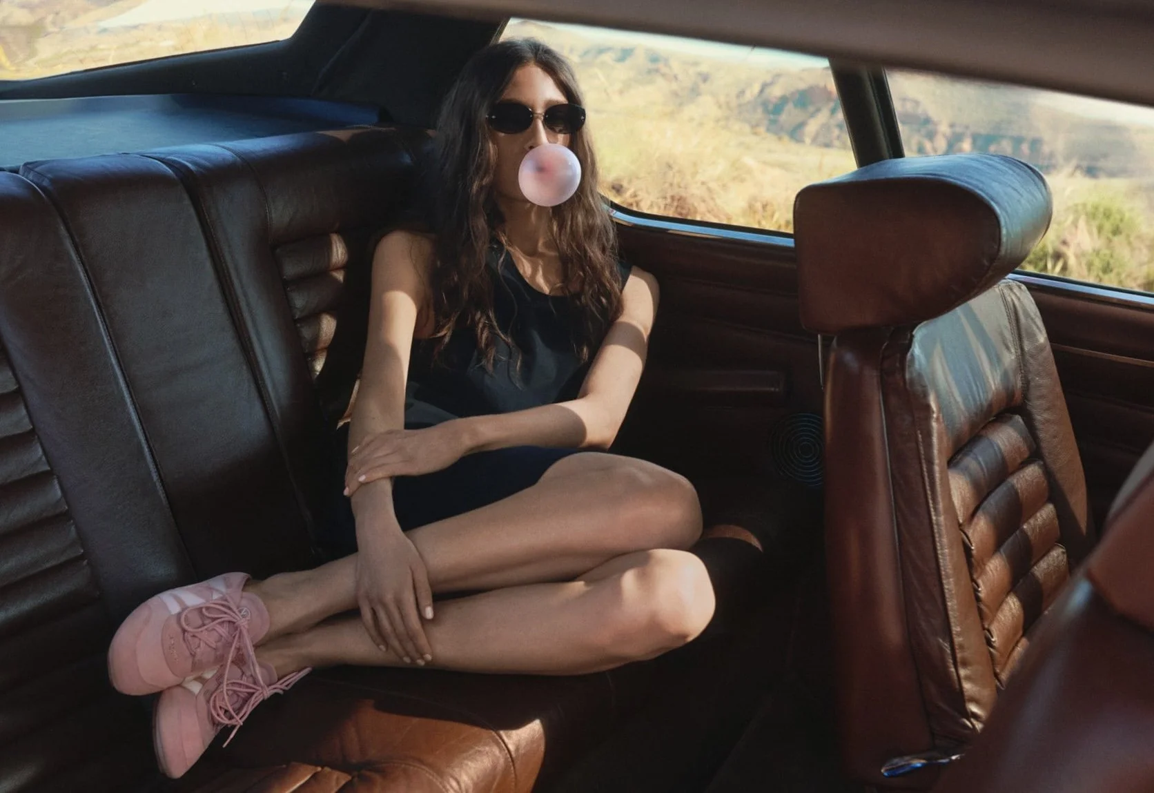 LV_Sneakerina_HP_Push_Apr26_DI3 copy.jpg