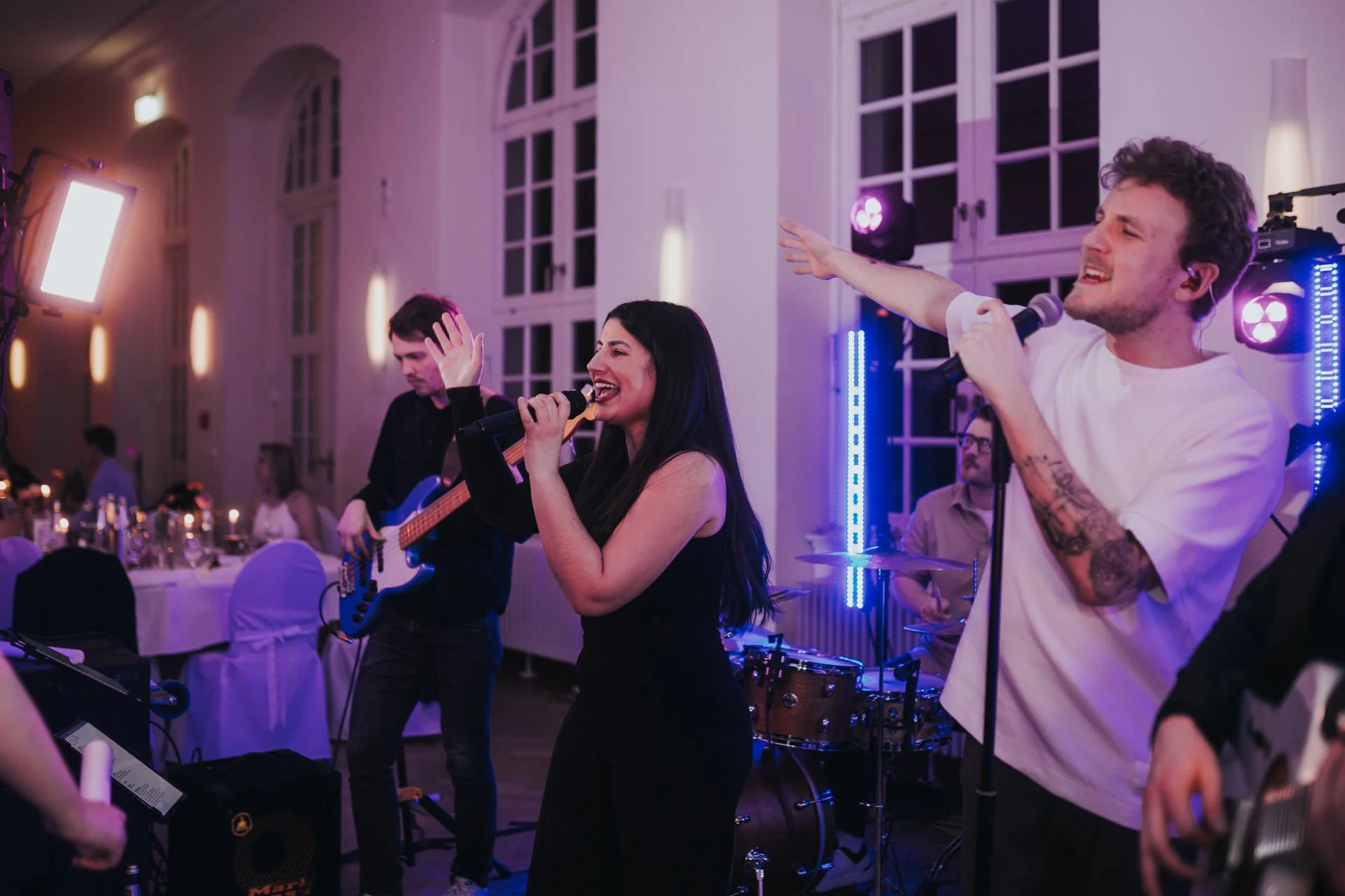 Hochzeitsband Paradise At Midnight, Partyband, Hochzeitssängerin für Hochzeit in NRW – Musik von Trauung, Sektempfang bis Party & Aftershow-DJ.