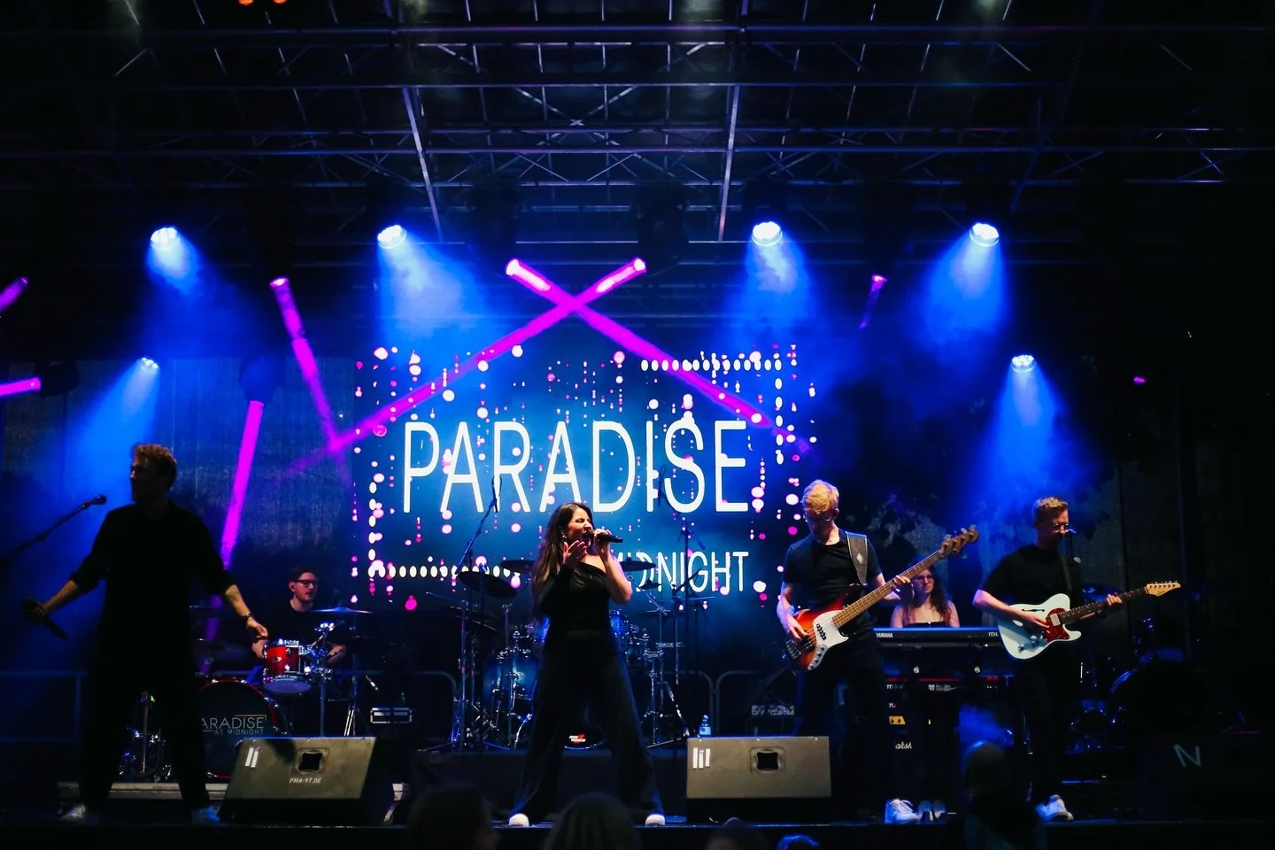 DIESES WOCHENENDE könnt ihr uns 2x LIVE erleben! ✨
HEUTE (Fr) in Goslar im Harz, beim Goslarer Altstadtfest, Marktplatz, live ab 20:30 Uhr @meingoslar
MORGEN (Sa) in Swisttal-Straßfeld, (Rhein-Sieg-Kreis), Dorfgemeinschaftshaus, live ab
