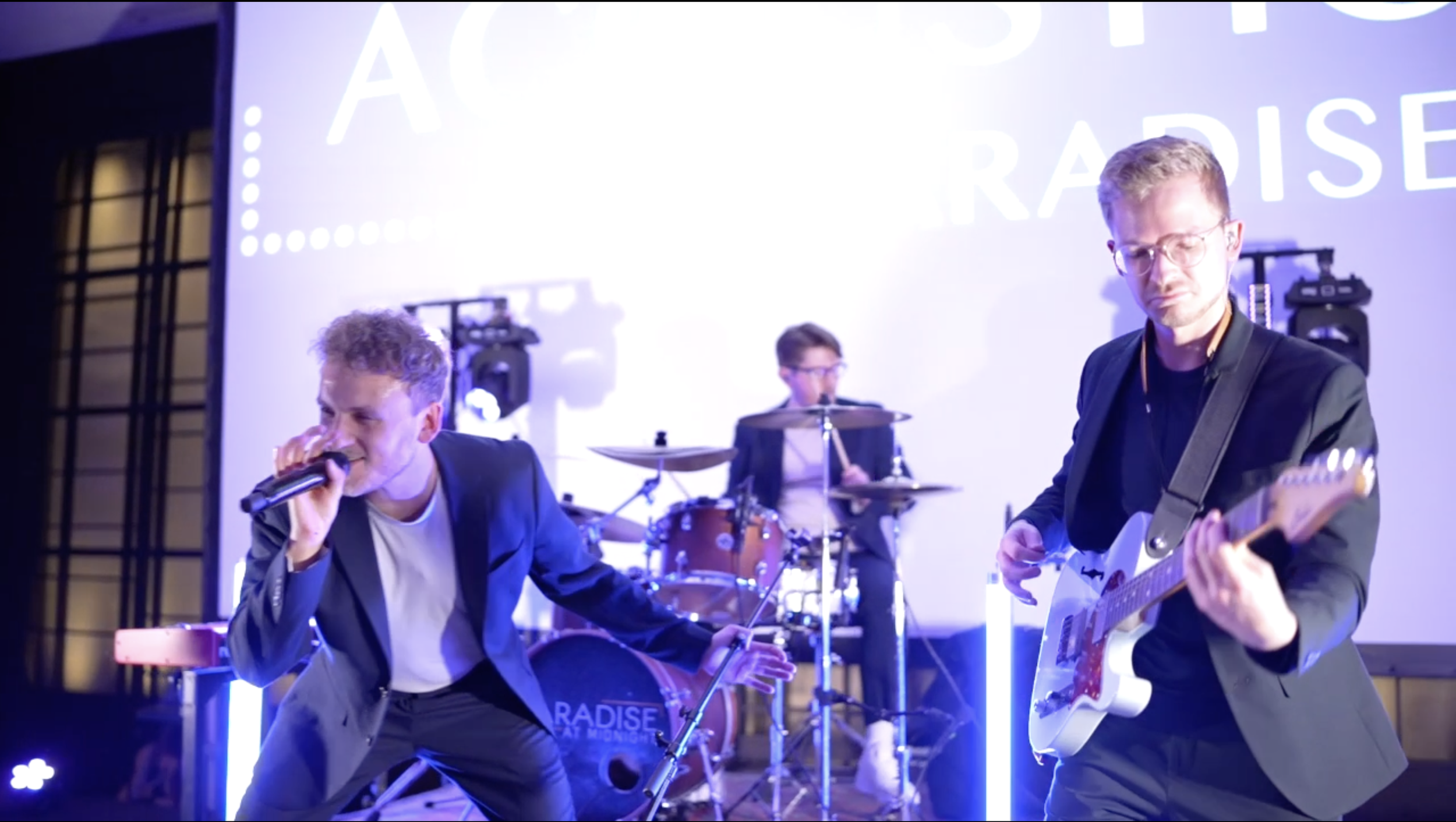 Acoustic Paradise – Acoustic Band und Dinnerband NRW im Hotel Kö59 Düsseldorf an der Königsallee, Livemusik Firmenfeier Düsseldorf, Corporate Event NRW, Lounge Musik Dinner, Liveband für Firmenevent, Dinnermusik Düsseldorf, Partyband Düsseldorf, Eve