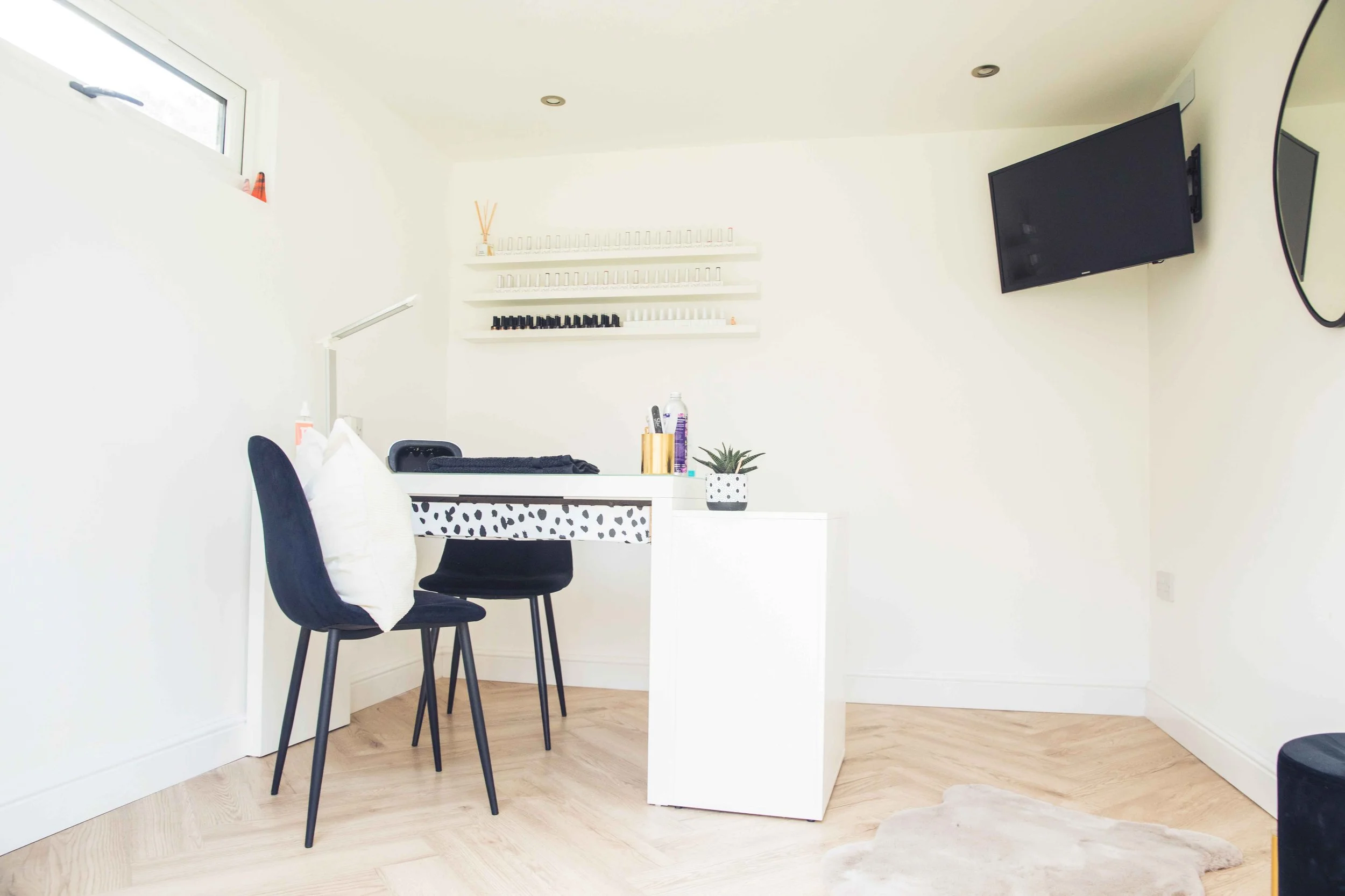 Nail Salon Garden Room
