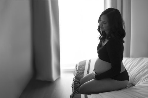 Intimate Maternity Session At Home