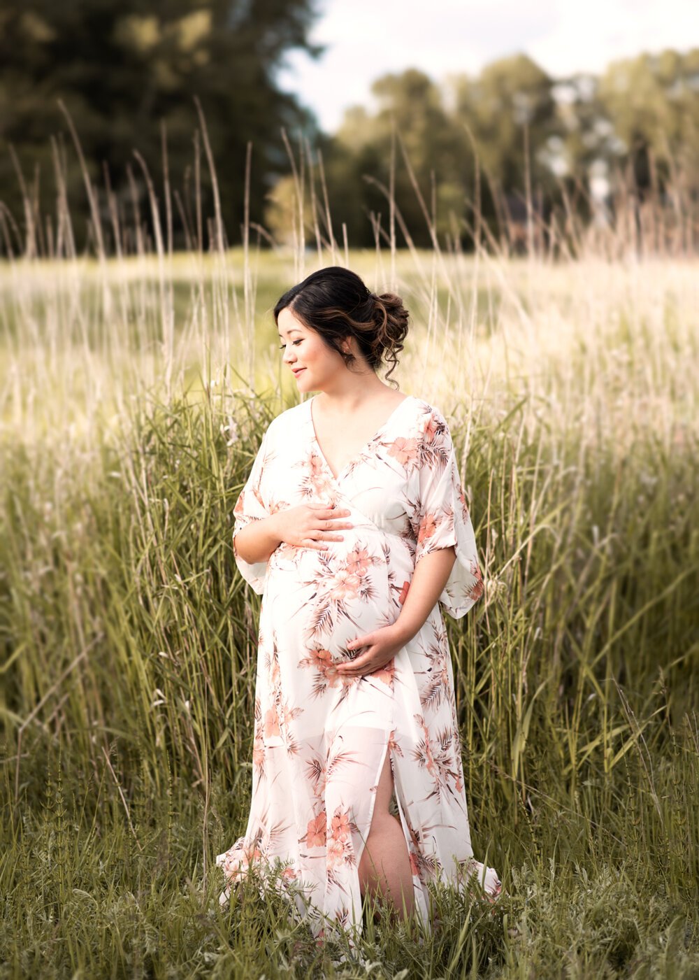 Maternity Session In Grassy Field 