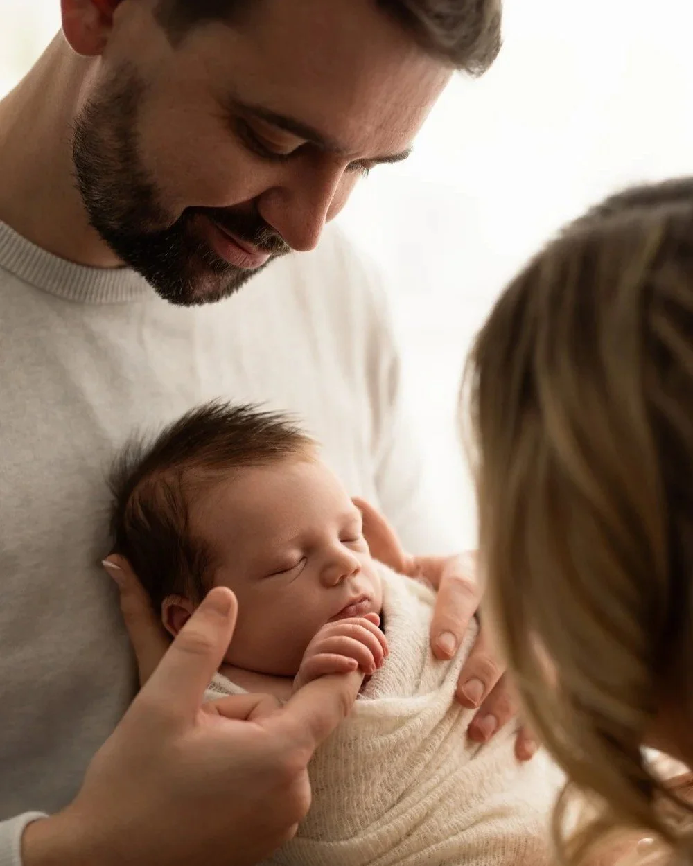 ✨Special Gift for Newborn Clients!✨
Book your in-home newborn photography session with me anywhere between Kelowna and Salmon Arm before the end of 2025 and receive a special thank-you gift! 💝 Plus, if you refer friends or family, you BOTH get a gif