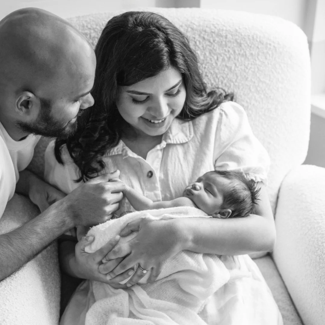 These quiet, tender moments &mdash; the way they look at their baby, the way time seems to pause &mdash; are what memories are made of 💕

-
#NewbornPhotography
#FamilyPhotographer
#LifestyleNewbornSession
#MotherhoodUnplugged
#InHomeNewbornSession
#
