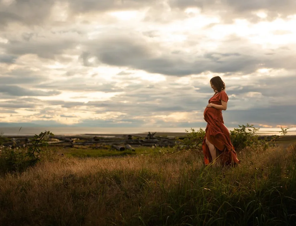 Maternity Portraits Outdoors Kelowna