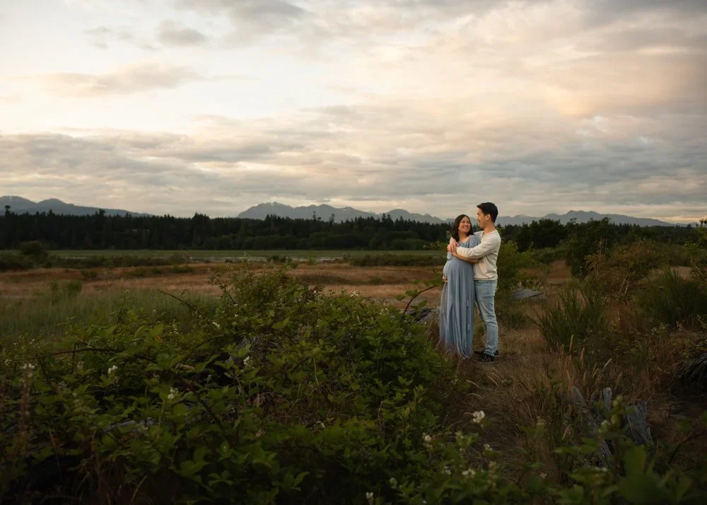 Outdoor Maternity Photographer Kelowna