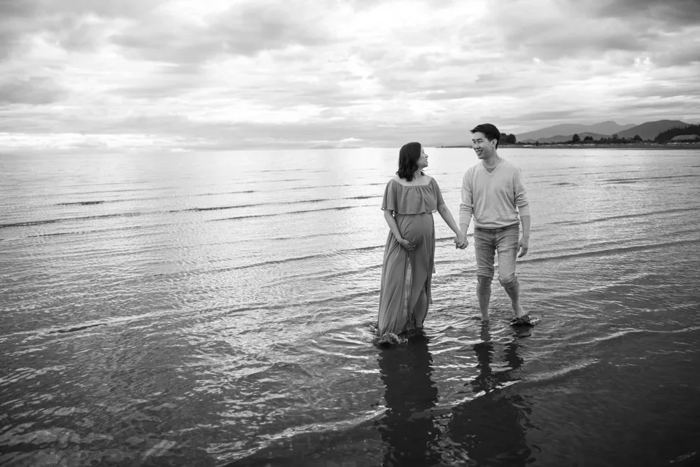 Black-and-white maternity photography