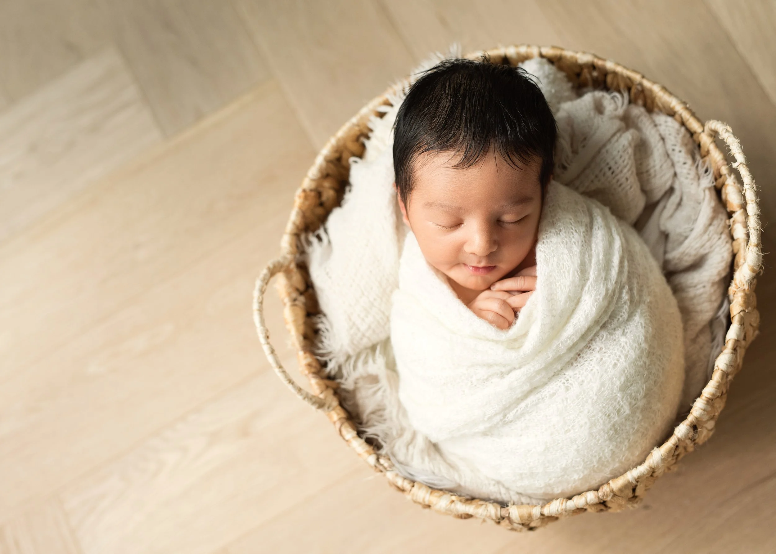Wrapped Newborn Basket-Pose