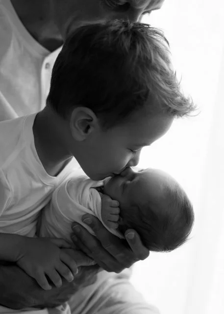 Timeless Sibling and Newborn Photography