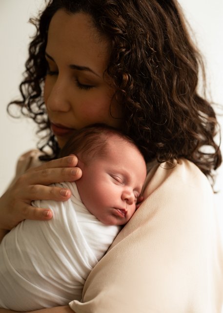 Newborn and Mom Photo Ideas