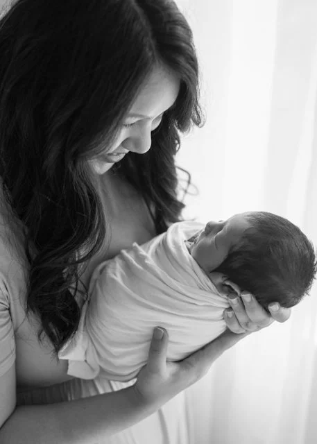 Newborn and Mom Photo Ideas