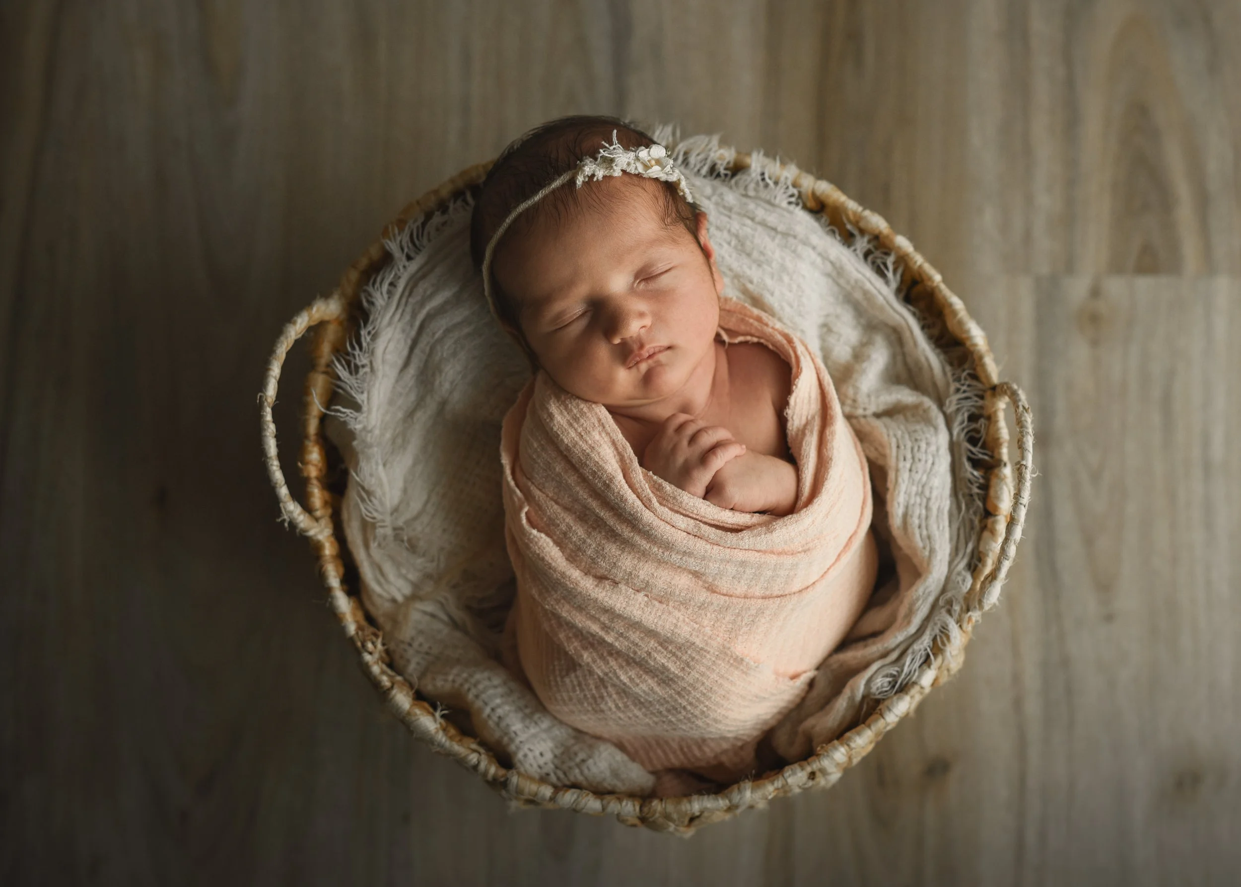 Newborn Girl Basket-Pose