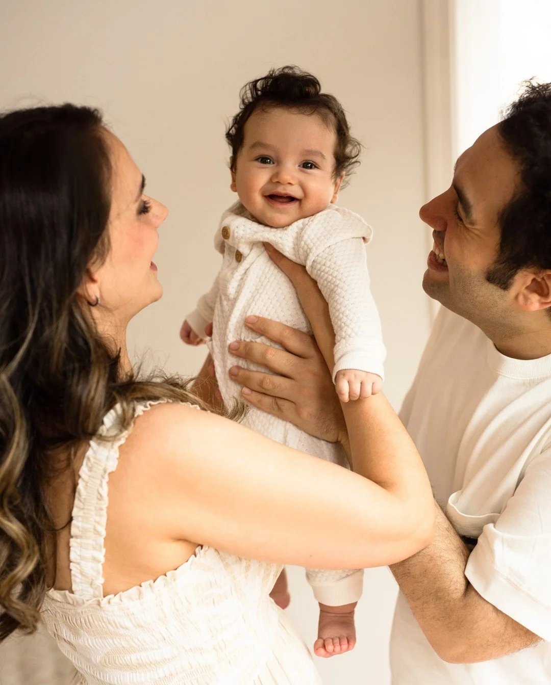 Where love feels light, and joy comes easy.

#KelownaNewbornPhotographer
#OkanaganNewborn
#KelownaFamilies
#VernonBC
#CentralOkanagan
#LifestyleNewborn
#InHomeNewborn
#FamilyConnection
#NewbornJoy
#OkanaganLife