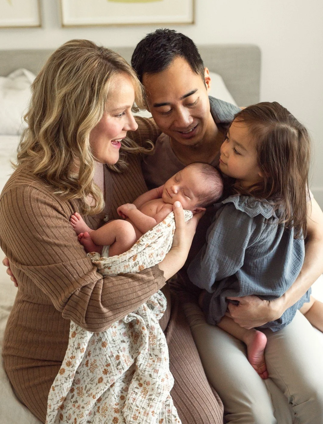 Home is where we hold each other close 🤍 Cozy moments like this are pure magic.

#KelownaNewbornPhotographer
#OkanaganFamilies
#VernonBC
#CentralOkanagan
#LifestyleFamilyPhotography
#InHomeNewborn
#FamilyConnection
#BigSisterLove
#NaturalLightPhotog