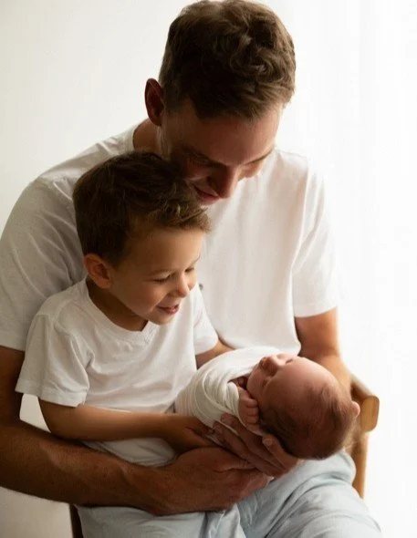 Dad + his boys 🤎 real smiles, real connection. Because we take our time with your at-home photos, slow down, and help you truly enjoy your session. When you feel relaxed and present, the photos become happy memories you can feel.

#KelownaNewbornPho