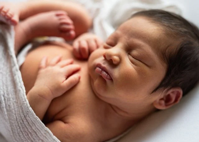 Curled up, pouty lips and cheeks and all ✨ I wonder what sweet dreams are playing out in that tiny world. Captured gently with our mobile setup in soft, natural light.

#KelownaNewbornPhotographer
#OkanaganNewborn
#VernonBC
#VancouverBC
#InHomeNewbor