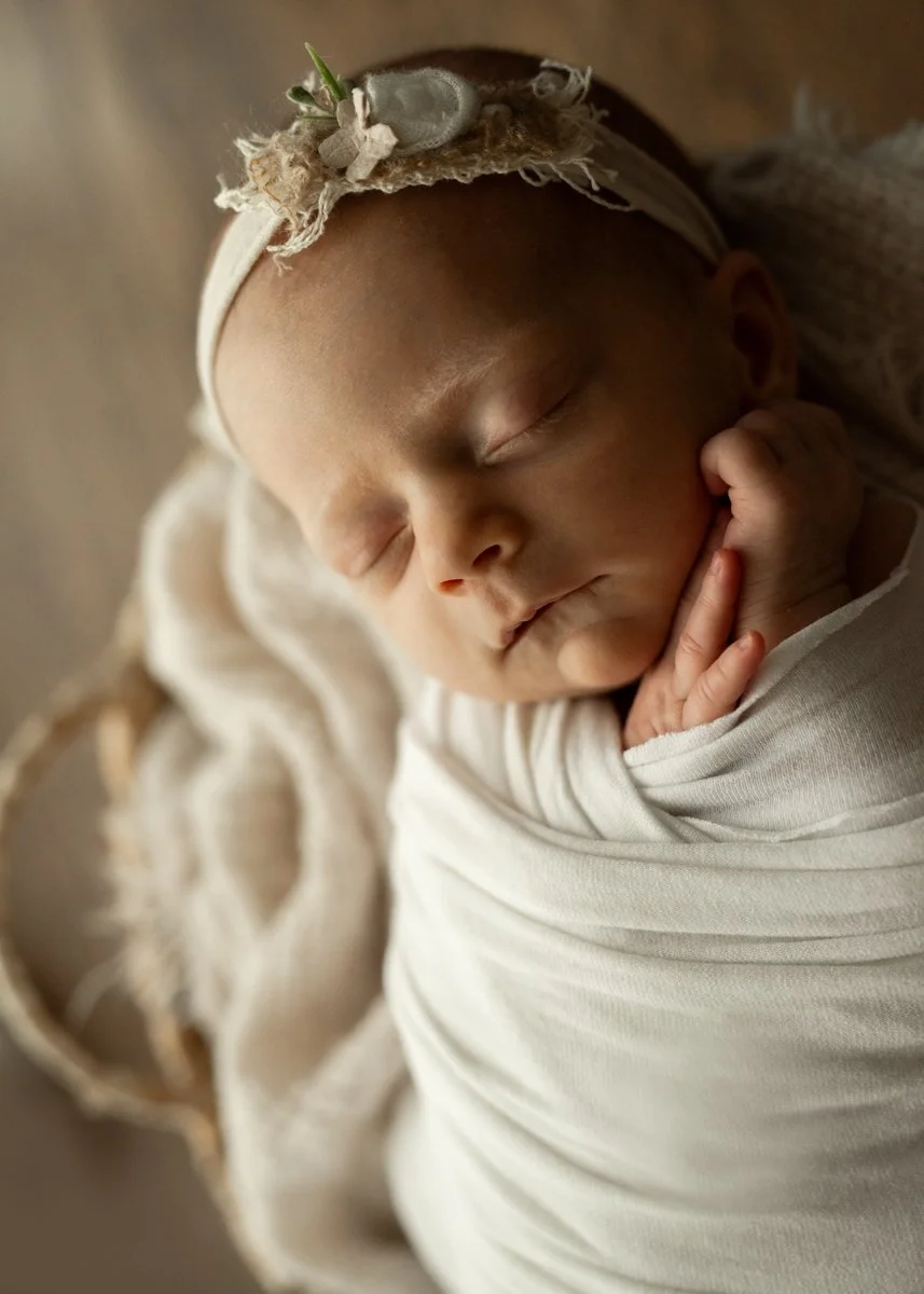 Lifestyle Newborn Photography In Kelowna