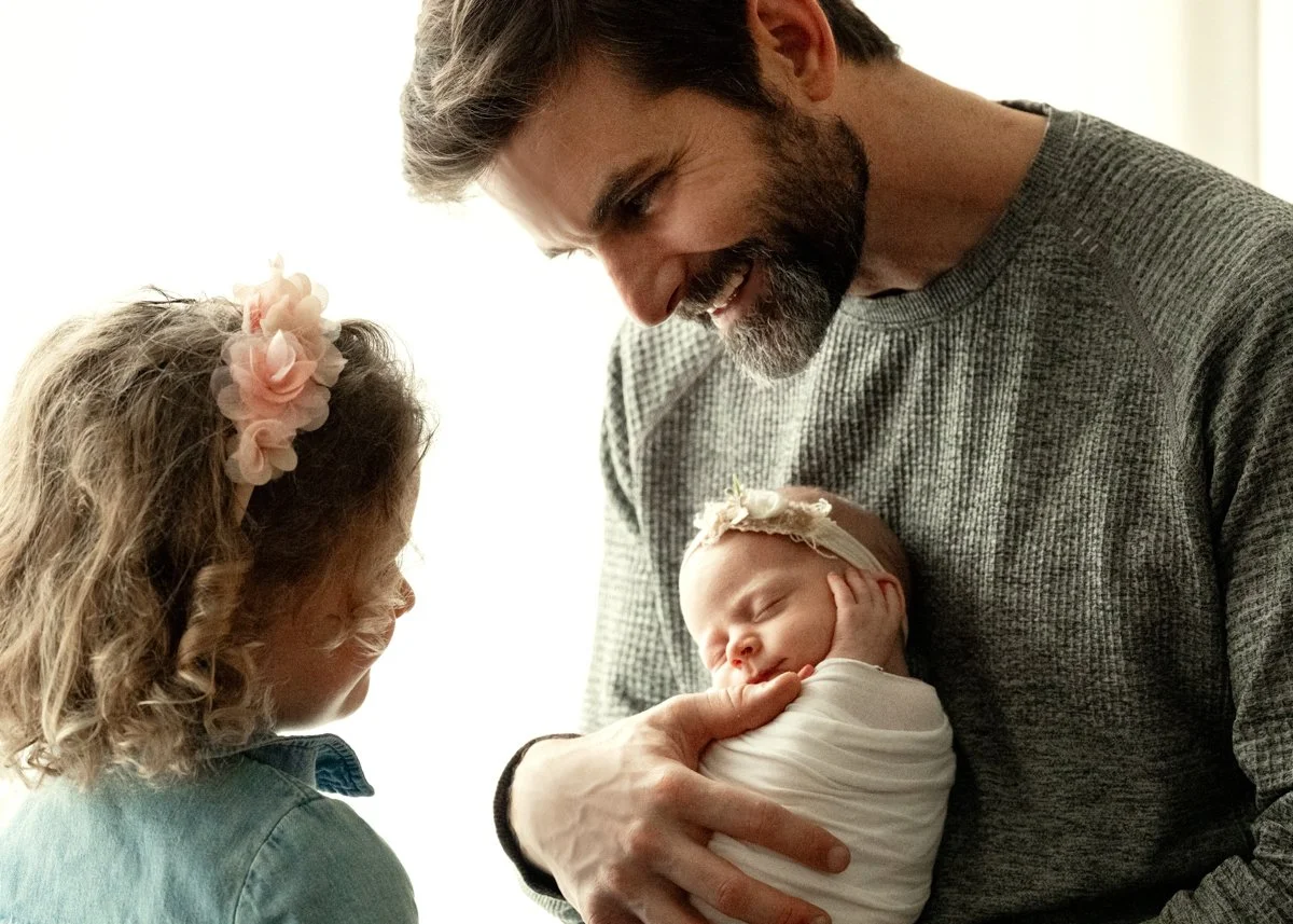 Relaxed Newborn Session At Home In Kelowna