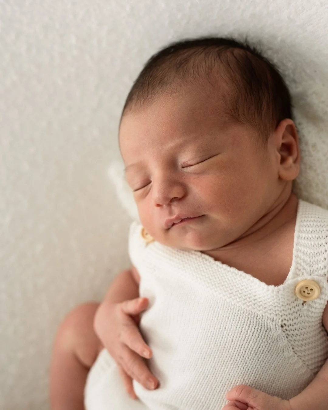 Using neutral tones and layered textures to keep things simple, organic, and focused on the beauty of your baby&rsquo;s earliest days 🤍

-
#timelessnewbornphotos #simplenewbornphotography #vancouvernewbornphotography #kelownanewbornphotography #vern