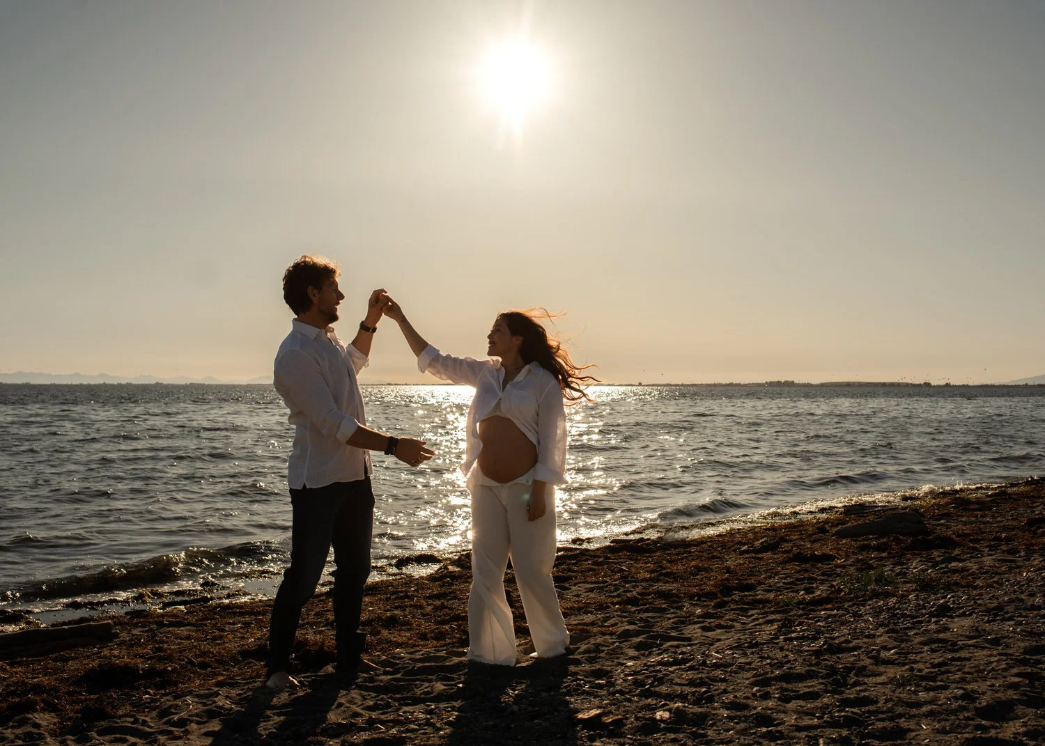 Fun &amp; Relaxed Maternity Session at the Beach