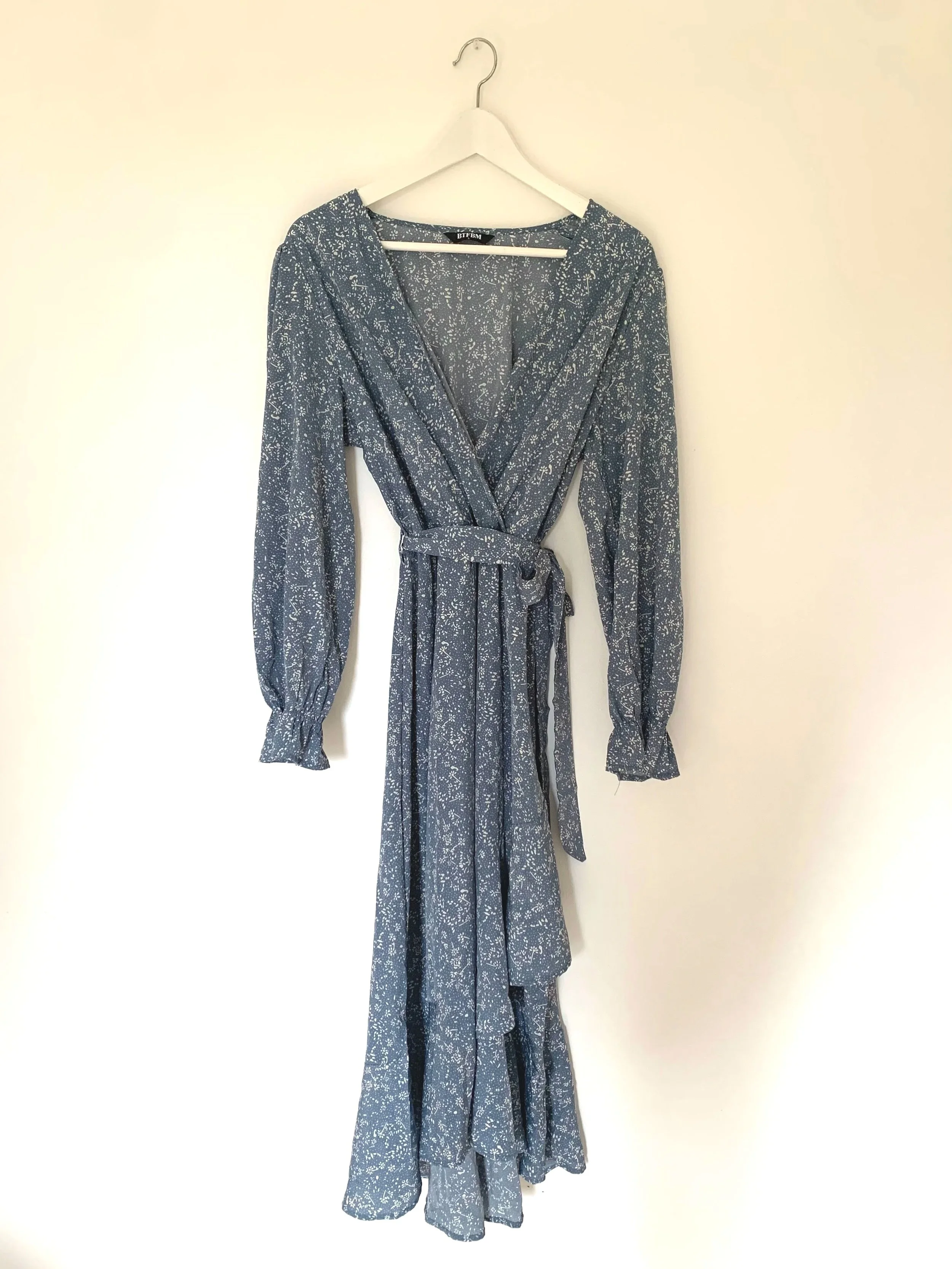 NEW - Blue White Floral Long Sleeve Floral Wrap Style Midi -  | Size: L
