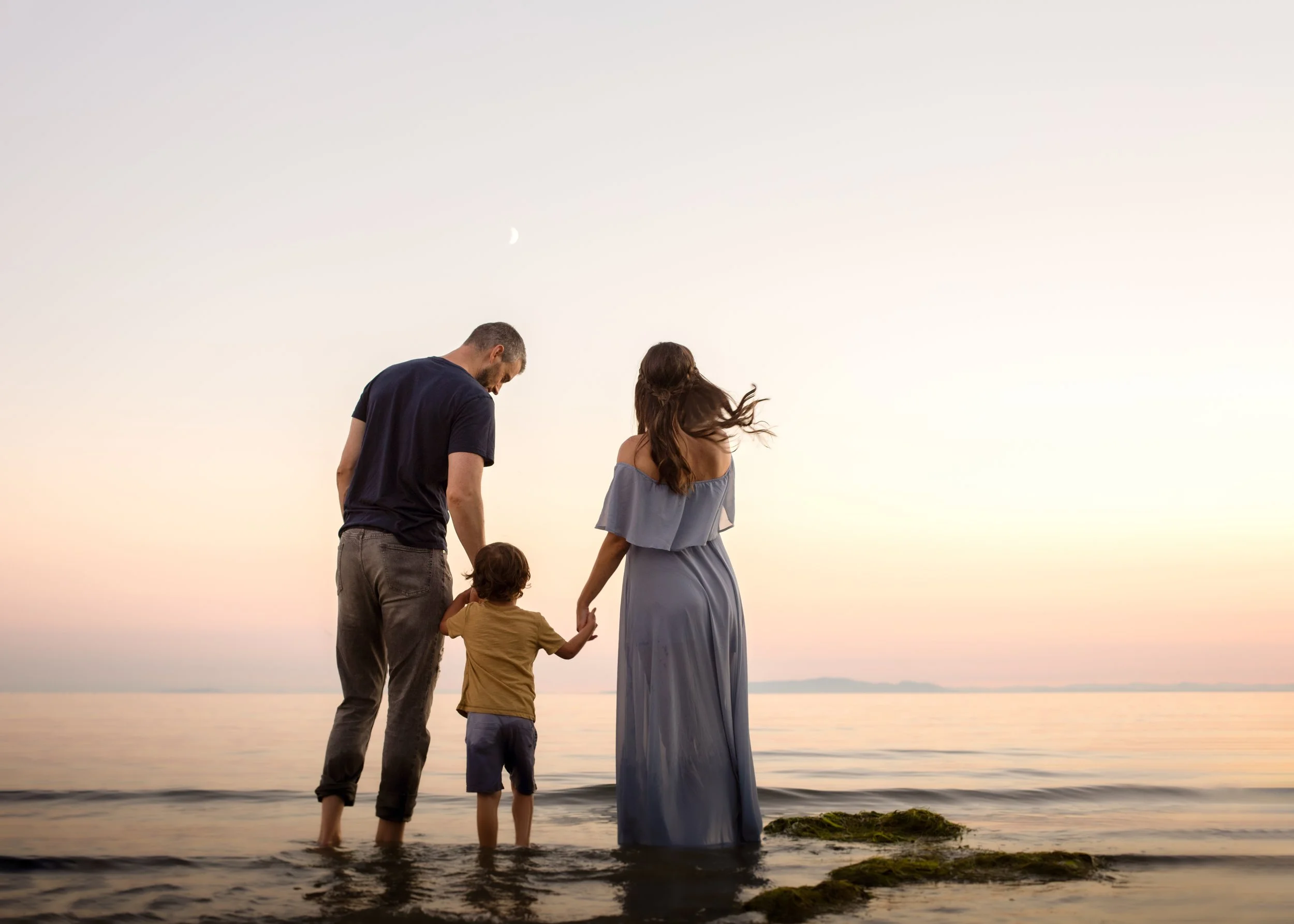 A Coastal Photo Session Just Across the Border: Why U.S. Families Love White Rock, Canada
