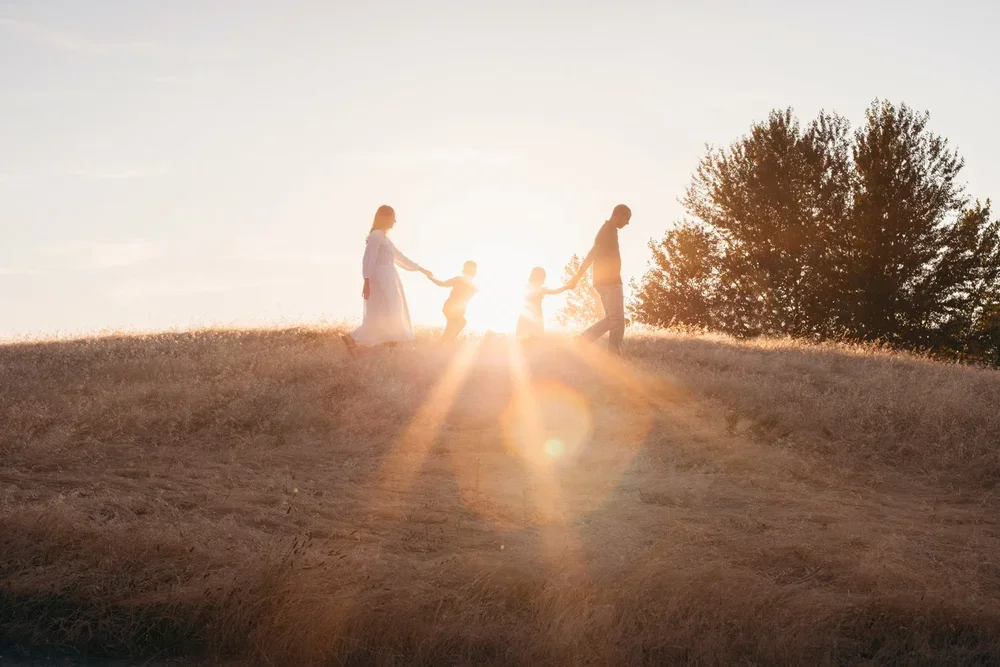 Kelowna outdoor family session on a hill
