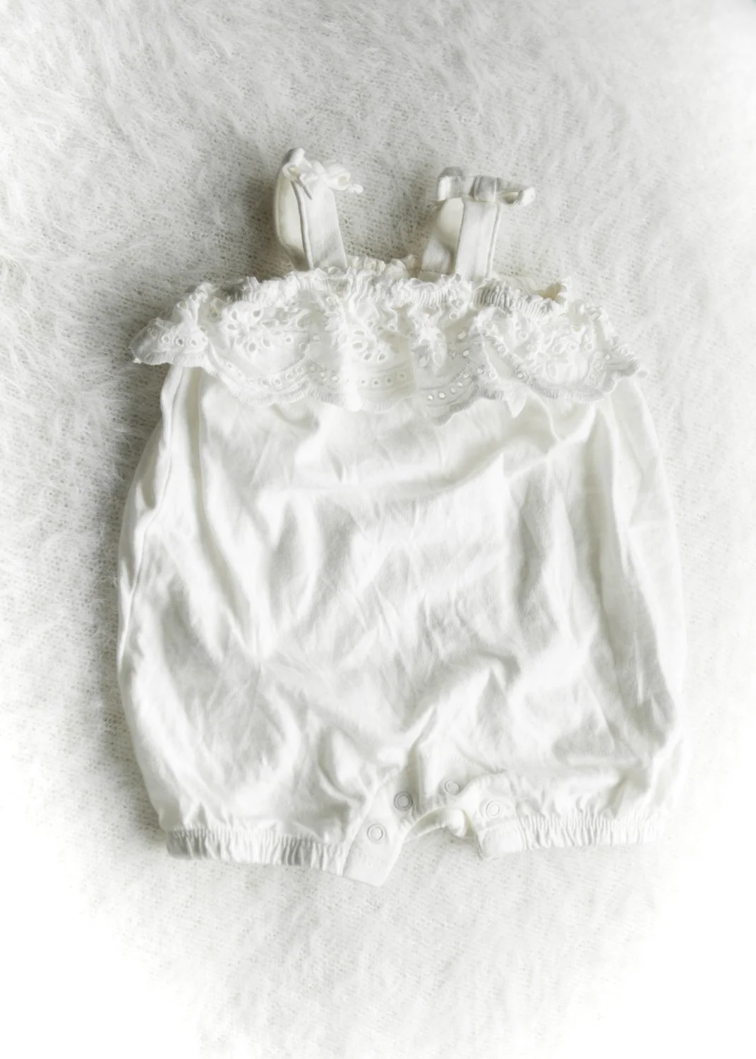 Eyelet Romper | Size: 0-3 Months