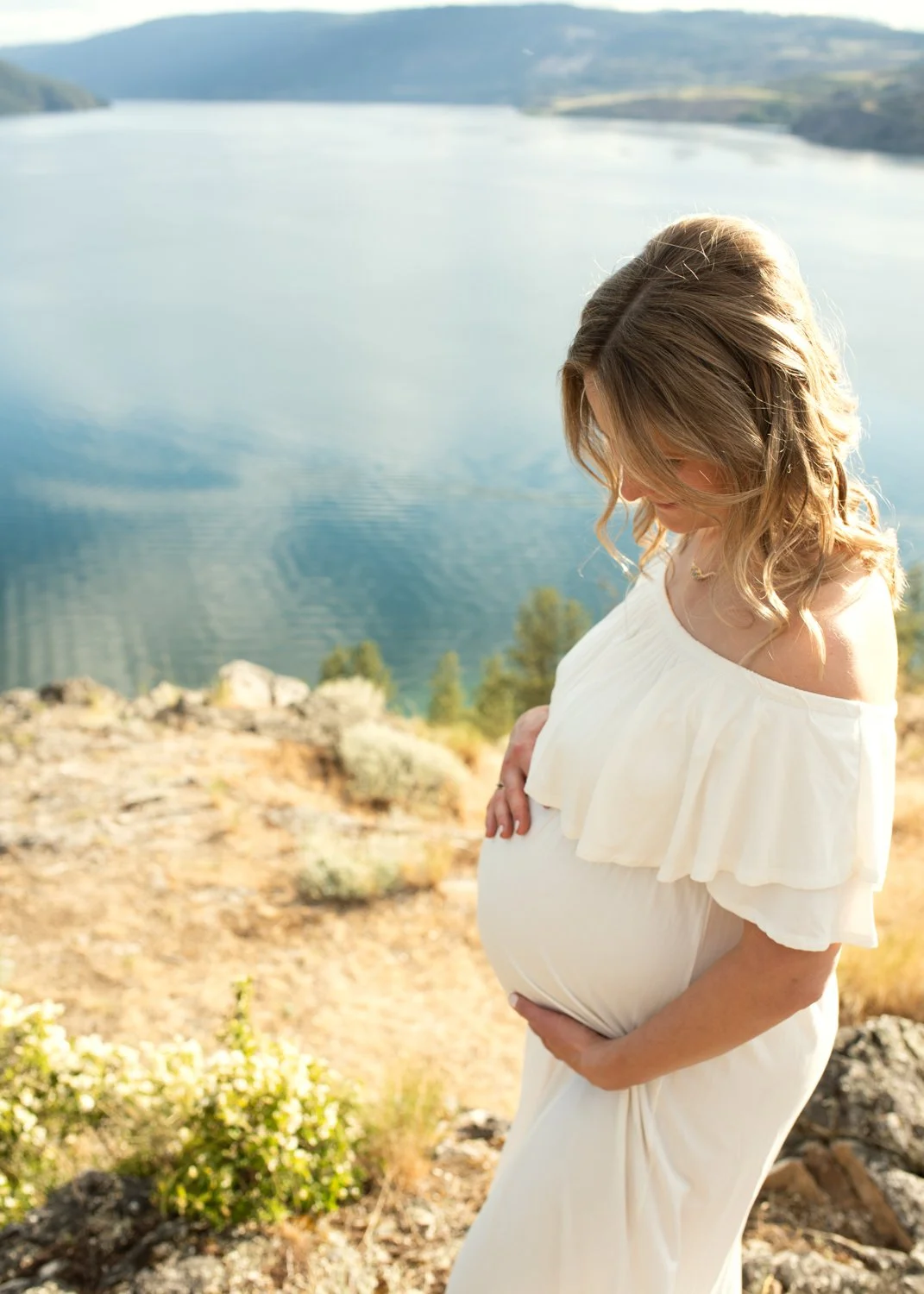 Kalamalka Lake Park Maternity Session.jpg