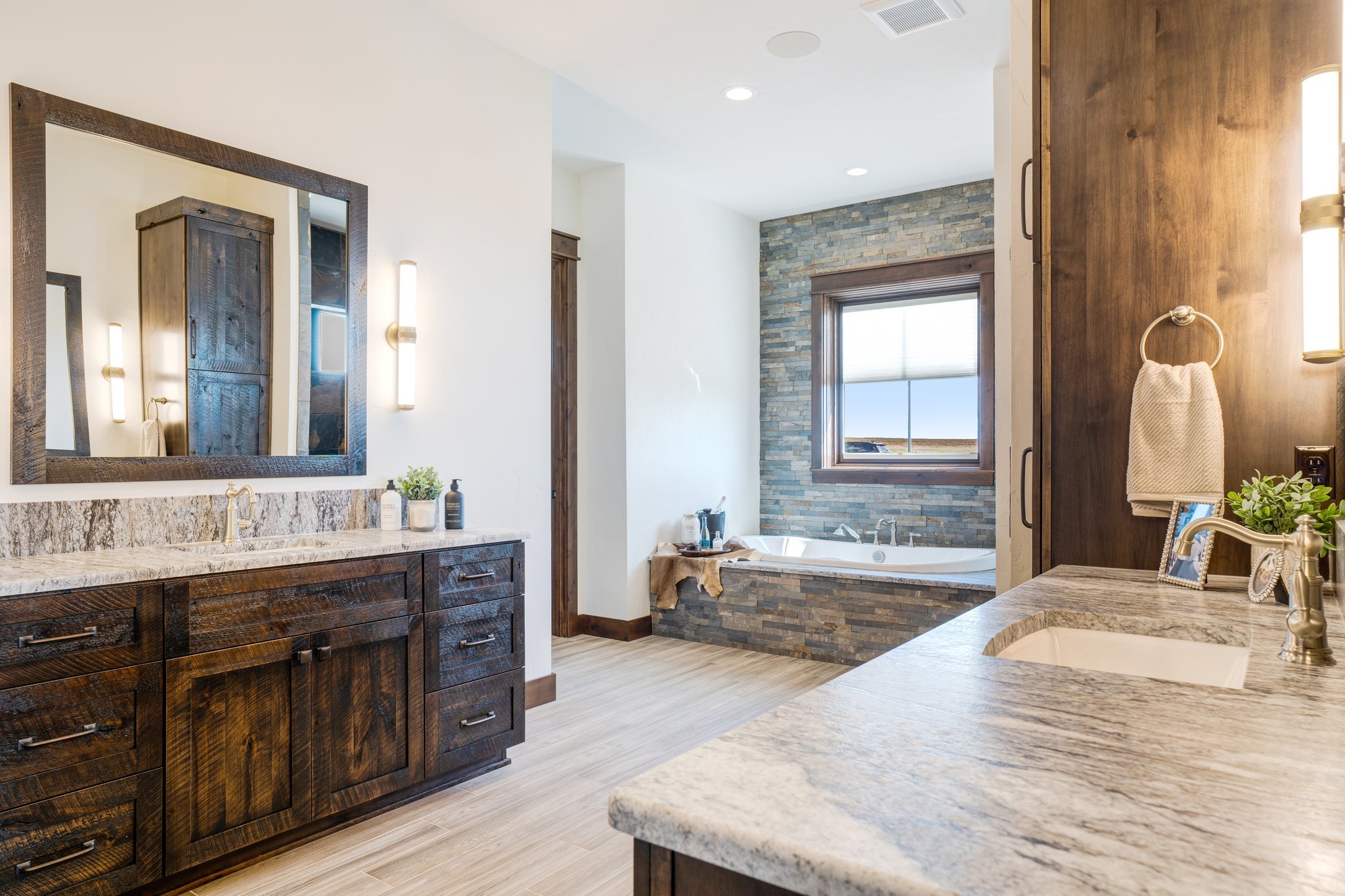 90-web-or-mls-Gretl Parade home 2023-8.jpg