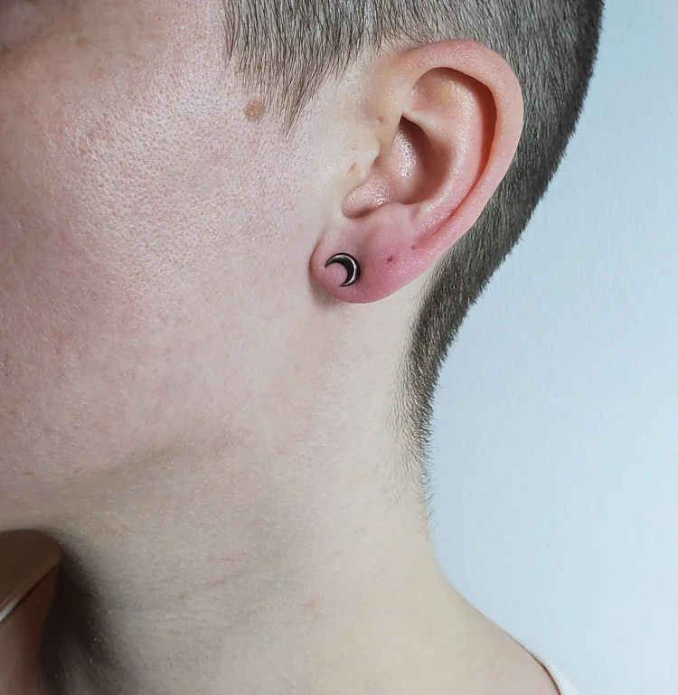 Micro Crescent studs