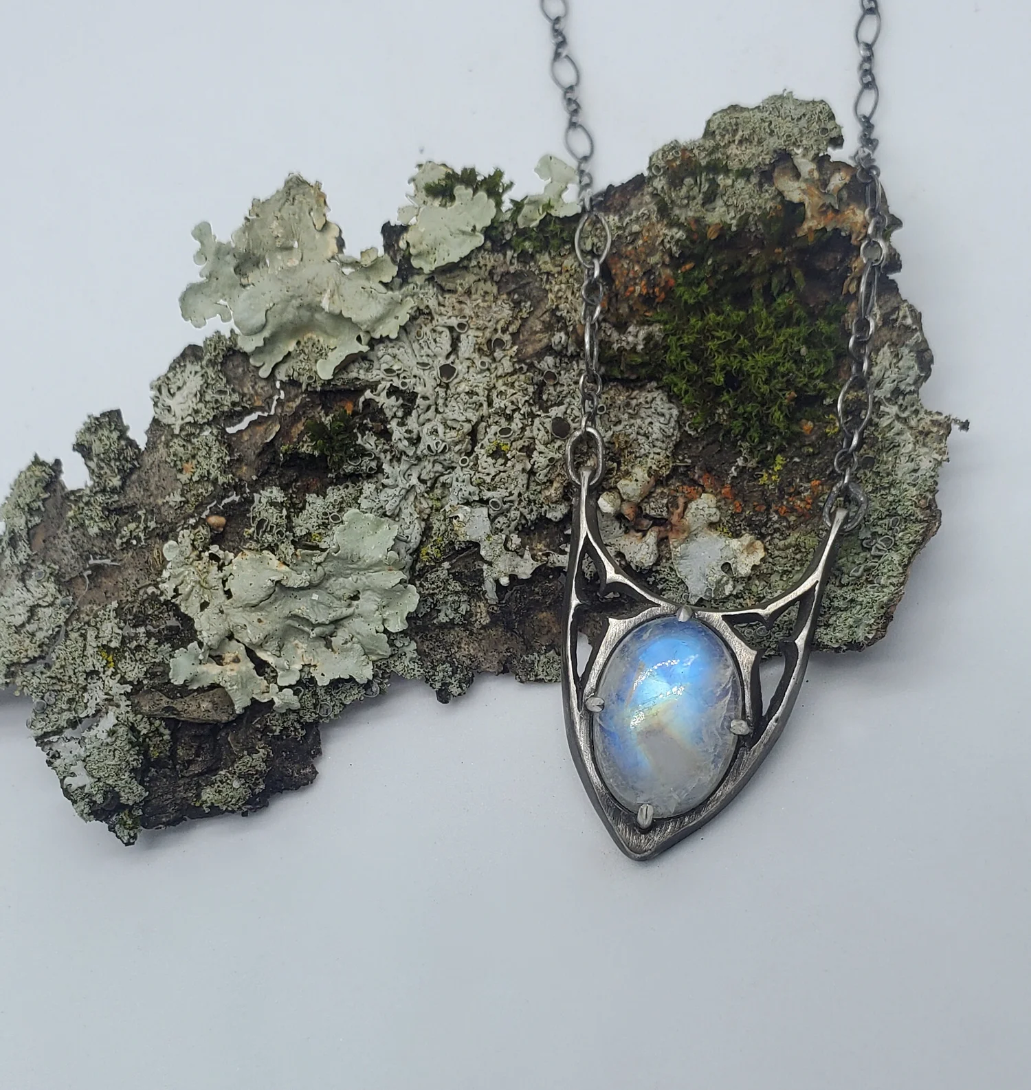Oval Tracery pendant with Moonstone