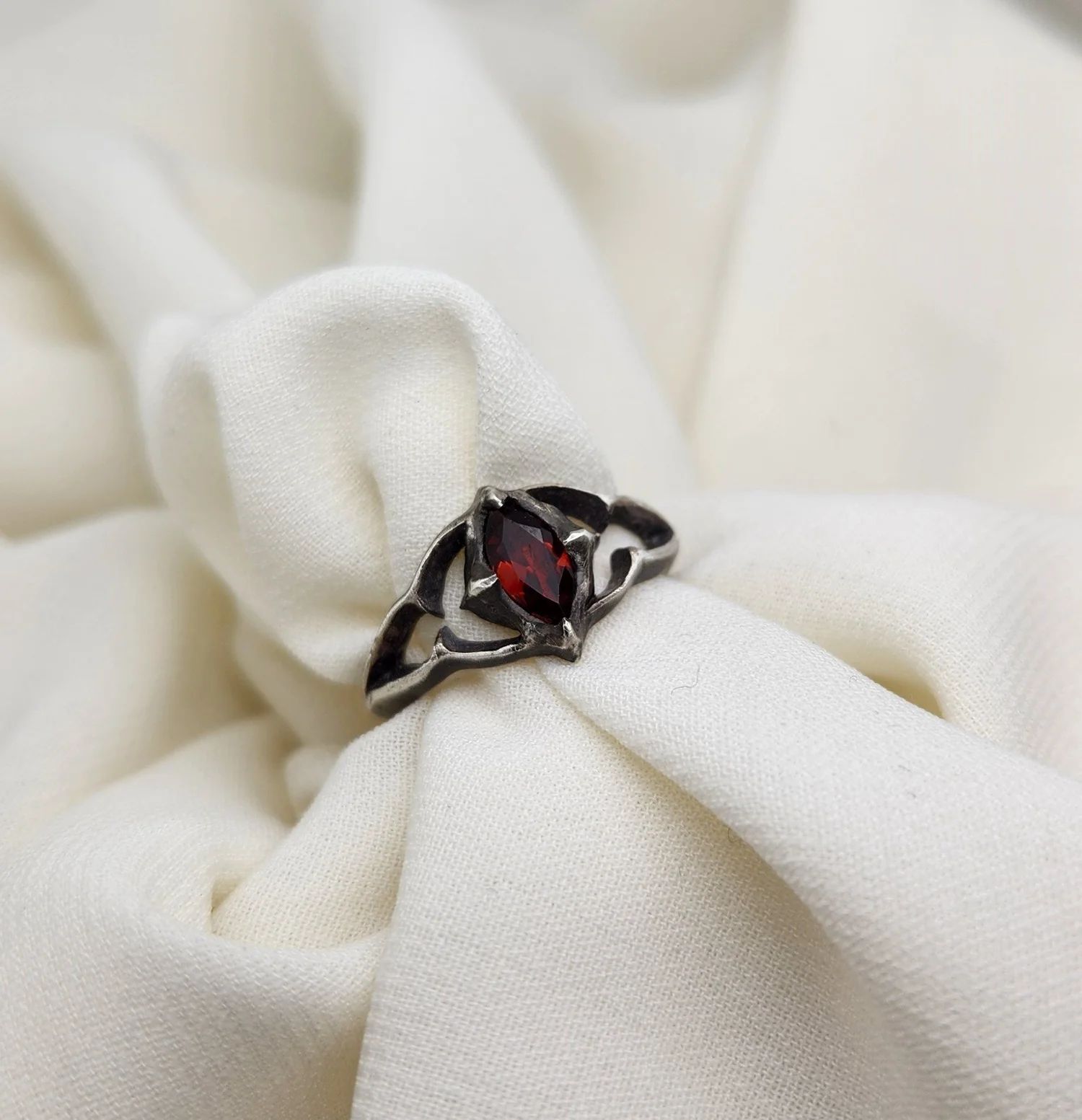 The Countess tracery ring