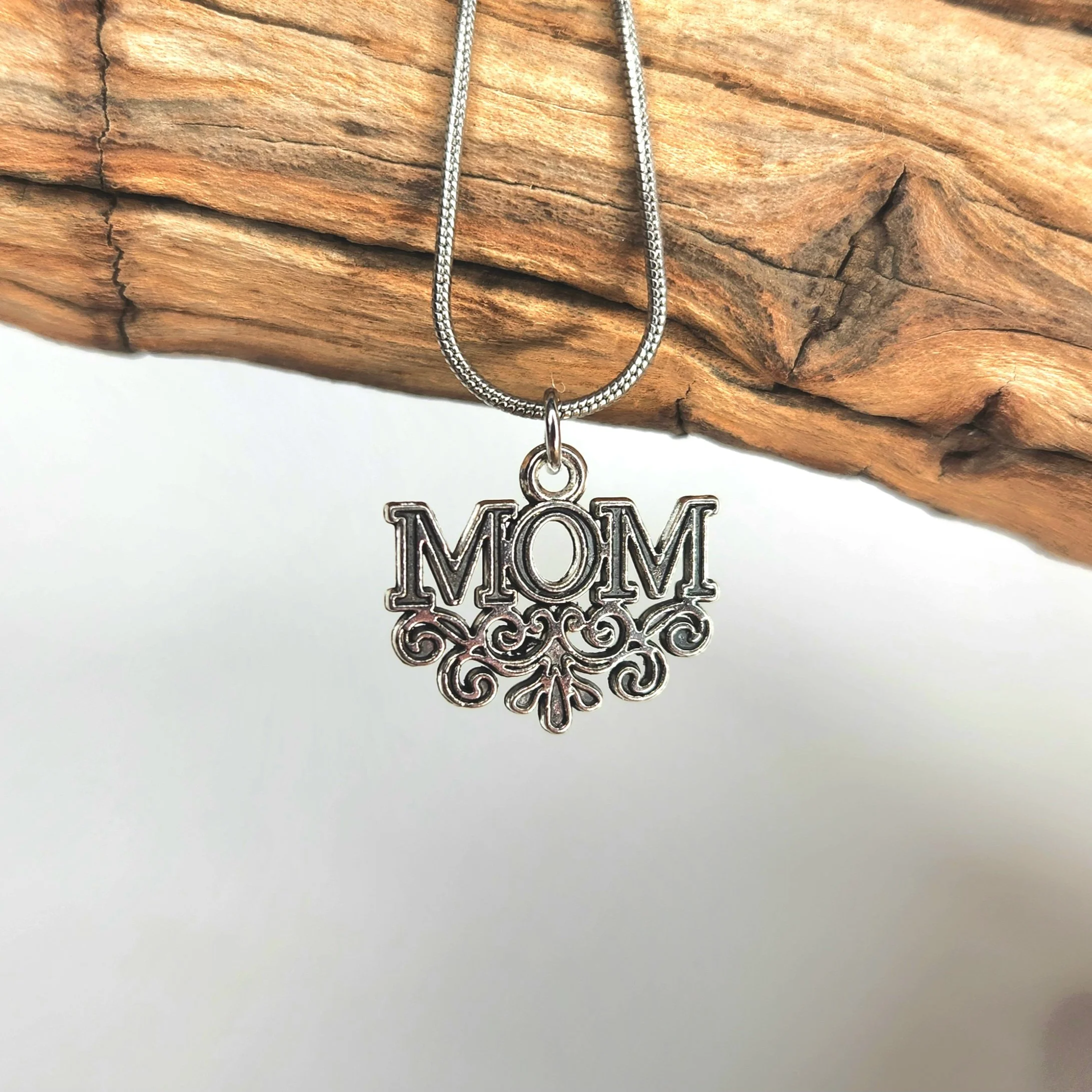 MOM Necklace
