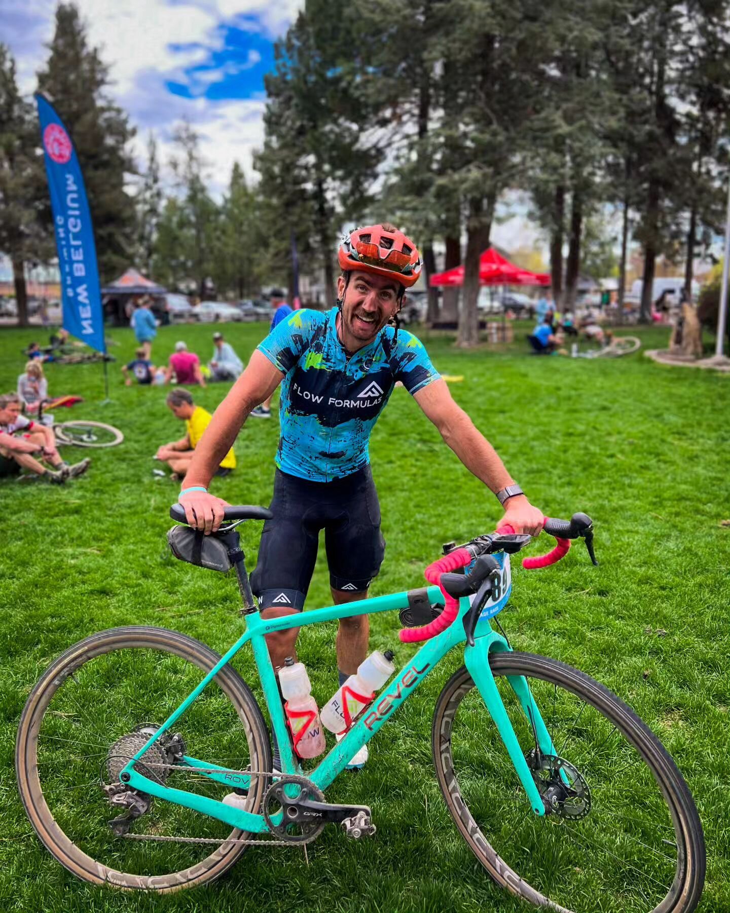 After feeling that I underperformed in Friday and Saturday's events at the @oregontrail_gravelgrinder Cascade Stage Race, I woke up for Sunday's 80-miler feeling unmotivated to hammer the pedals again...

Not wanting to end Sunday feeling as physical