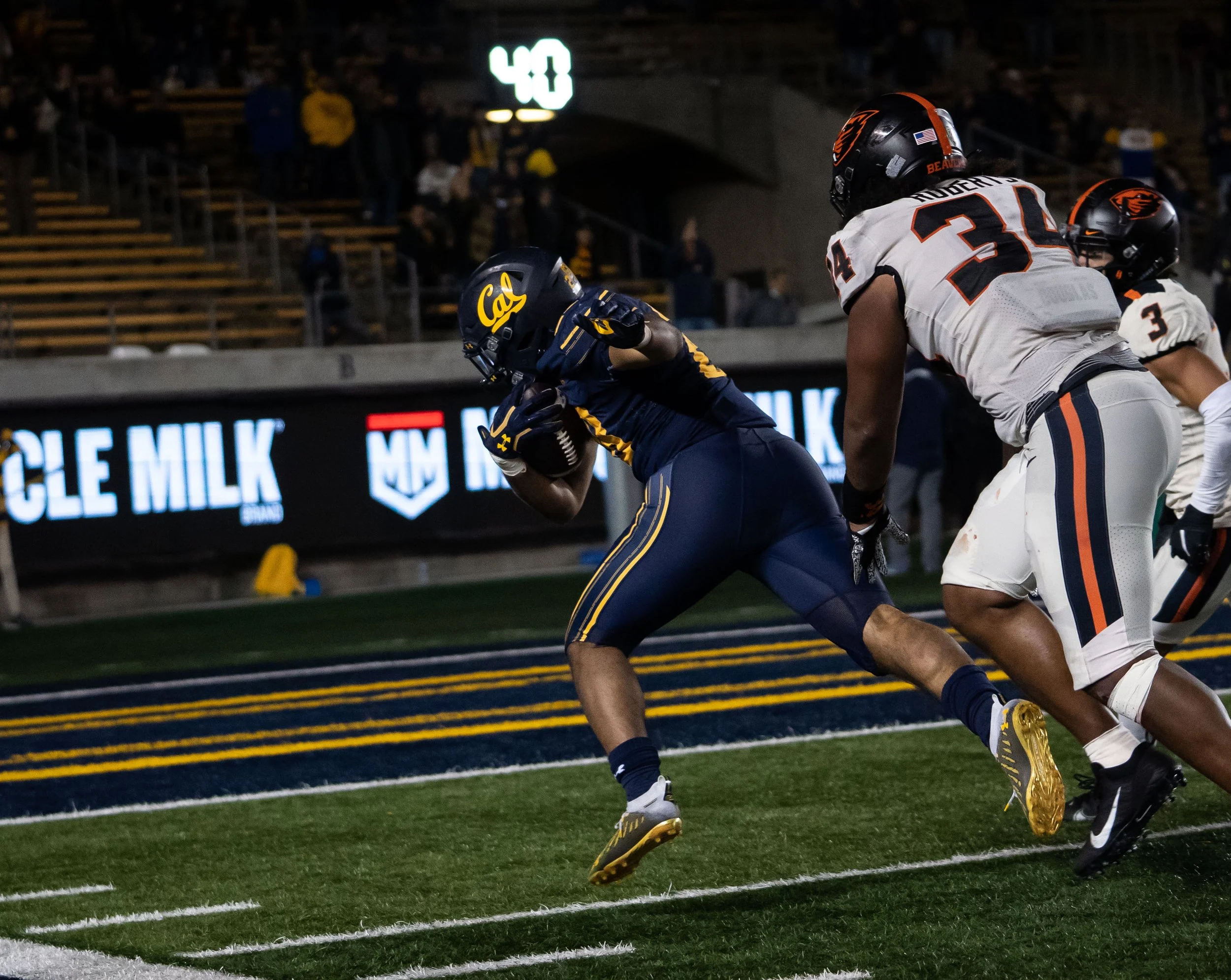 Damien Moore_Cal_FB_20211030_190759_ArdinLo-2.jpg