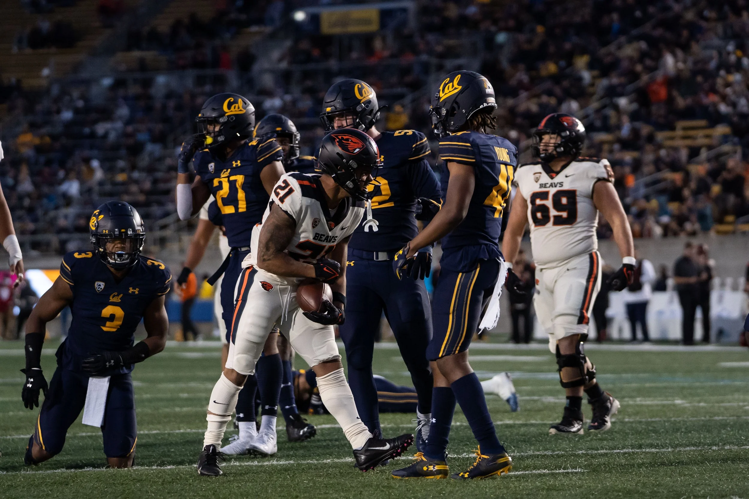 Trey Lowe_Oregon St_FB_20211030_181556_ArdinLo.jpg