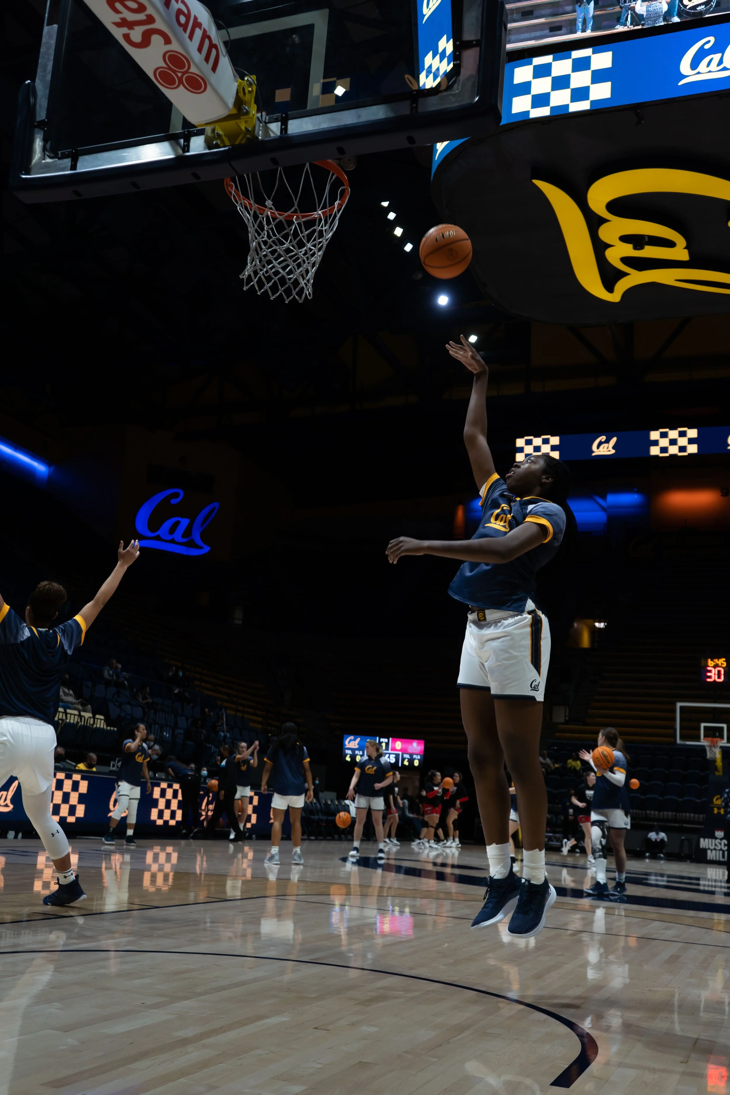 Team_Cal_WBB_20211104_185014_ArdinLo.jpg