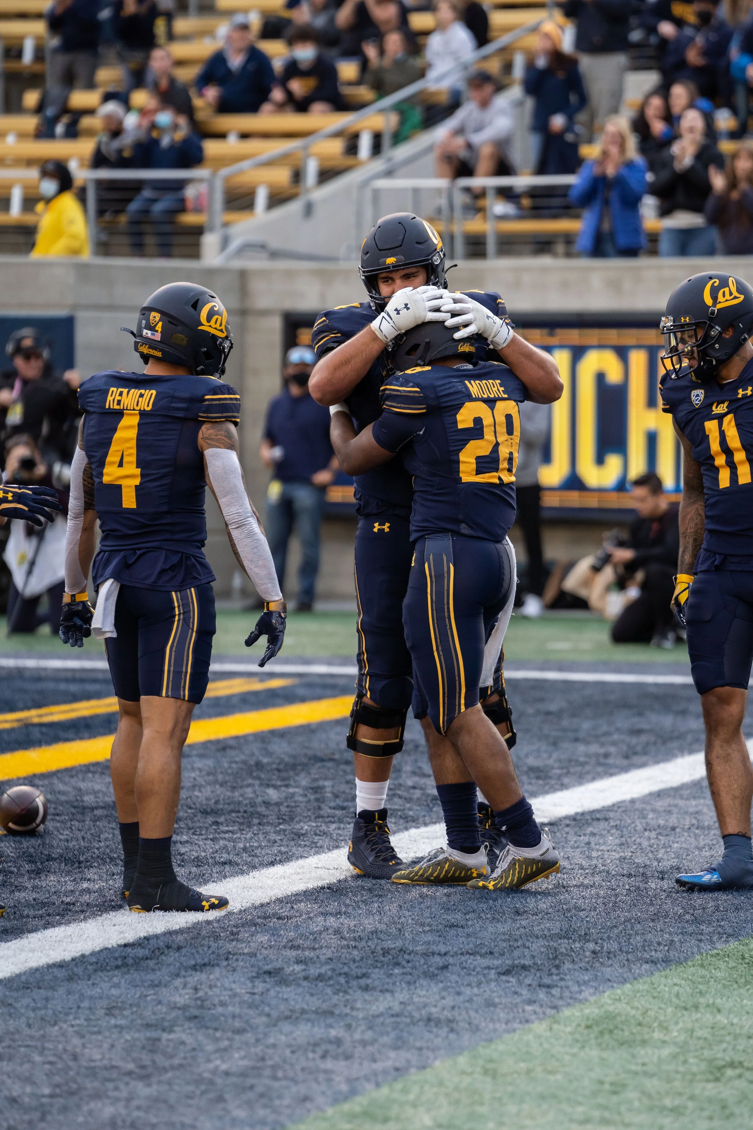 Damien Moore_Cal_FB_20211030_170211_ArdinLo.jpg