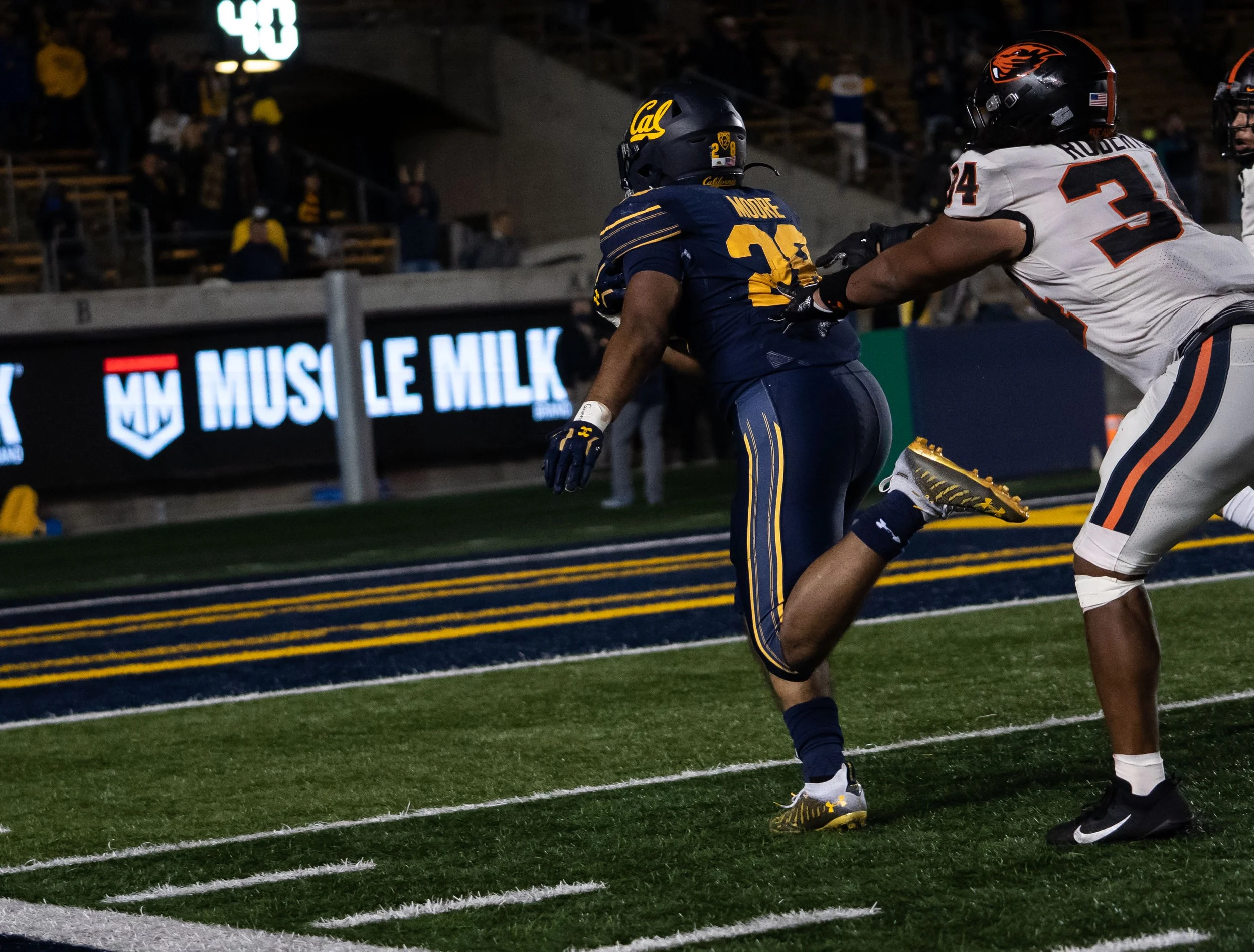 Damien Moore_Cal_FB_20211030_190759_ArdinLo.jpg