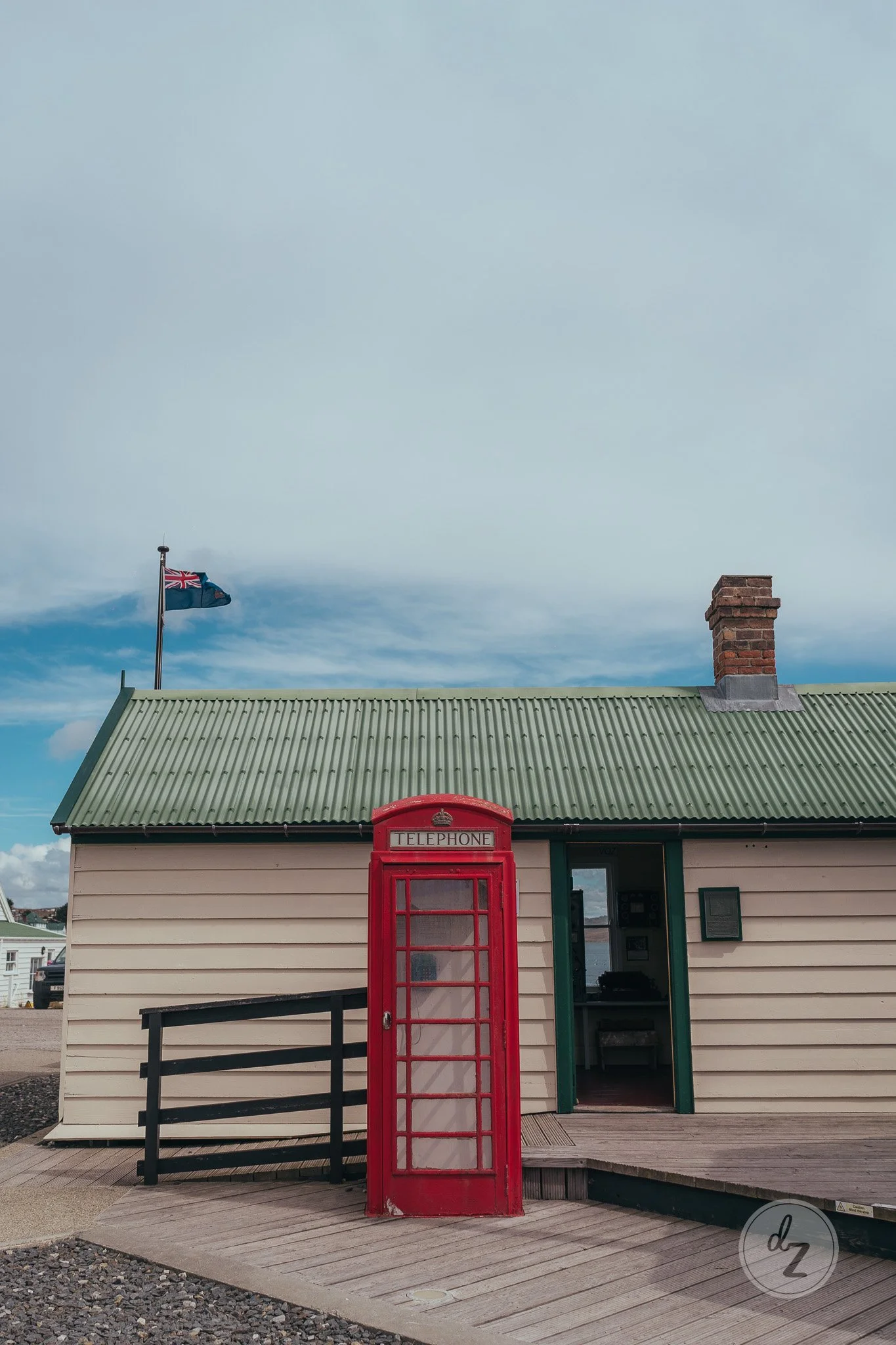 dave-zaple-antarctic-expedition-photography-falklands-phonebox.jpg
