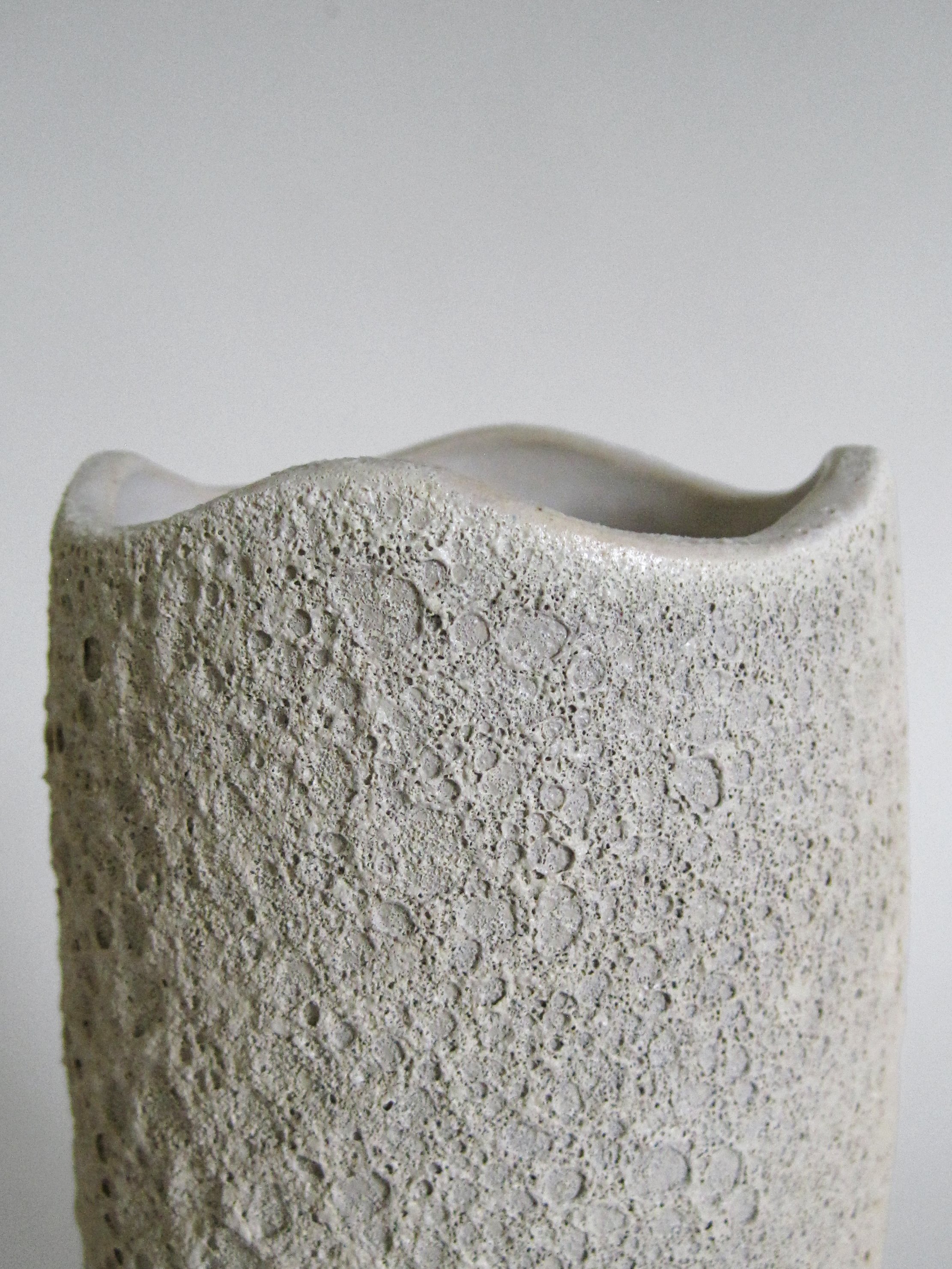 FunIsFun_Ceramics_WaveVase_08e.jpg