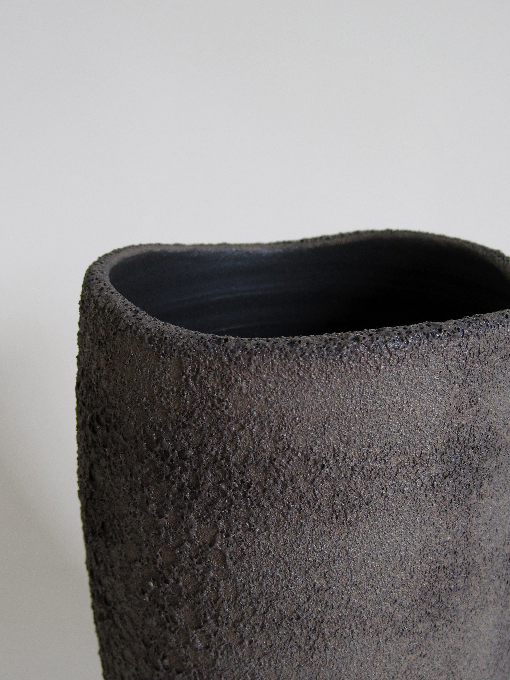 FunIsFun_Ceramics_WaveVase_12d.jpg