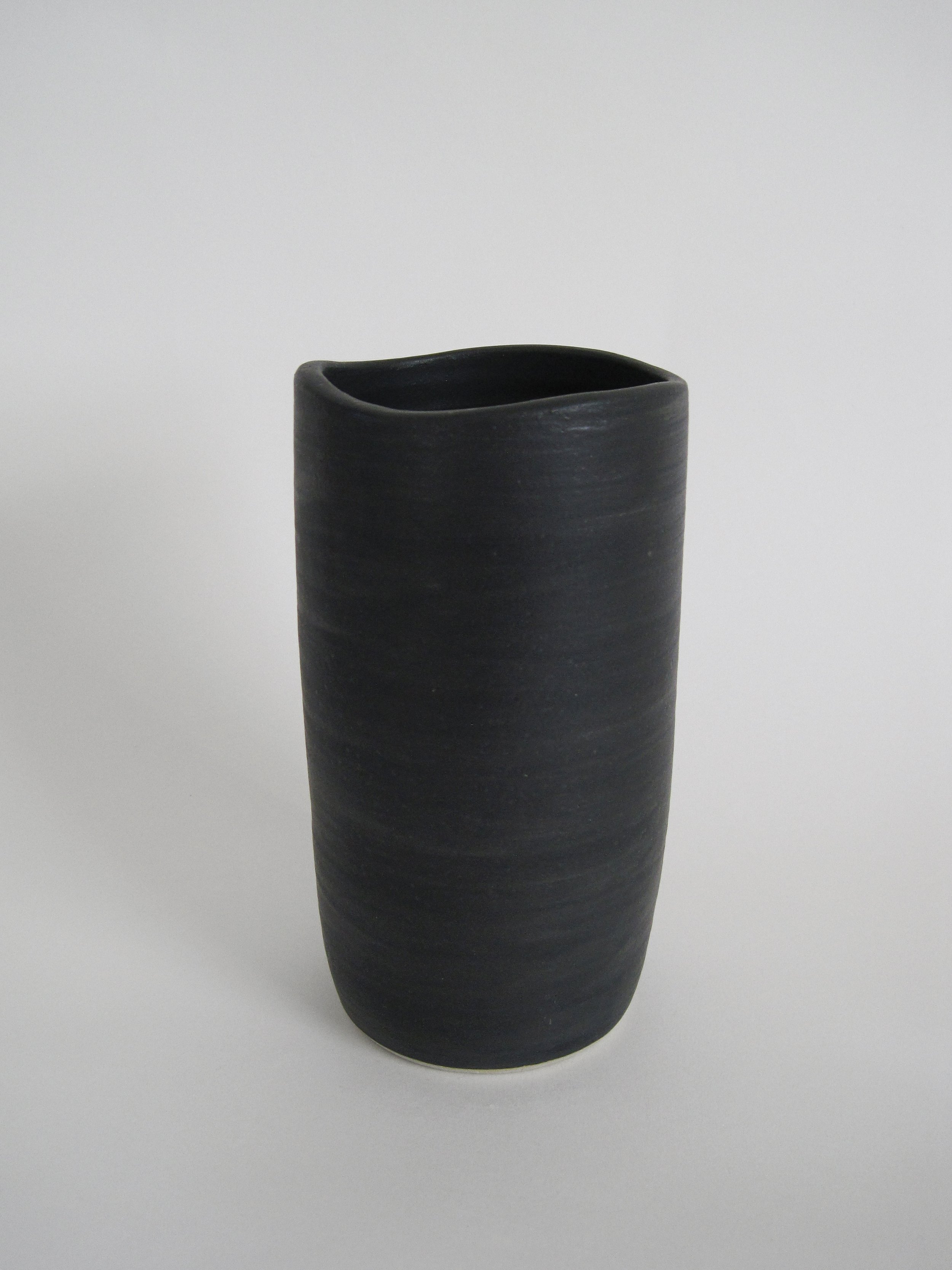 FunIsFun_Ceramics_WaveVase_20c.jpg