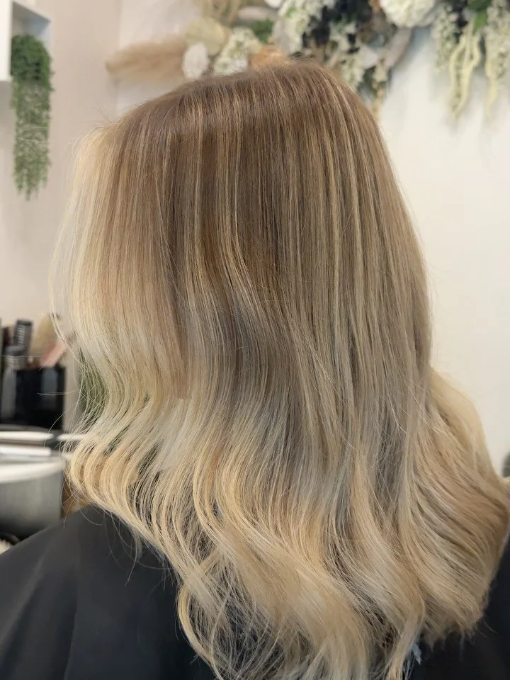 IMPACT Blonde 🍸🍦
Soft lived in dimension, with hairline details that POP!

My beautiful model had a base of highlights that simply weren&rsquo;t enhancing what we desired. (Swipe for the before)

Using @davinescolor and @davinespro 
Protect: Davine