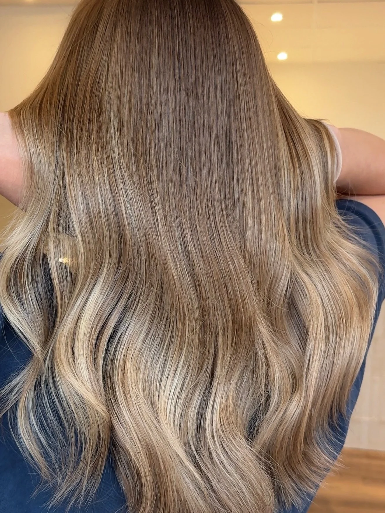 &ldquo;I&rsquo;ve been loving my natural but want to brighten it&rdquo;
Colour should be personalized to you, not the trends.

We created something so soft and subtle that people can&rsquo;t tell if it&rsquo;s just sun kissed.

Root melt 8.31 present