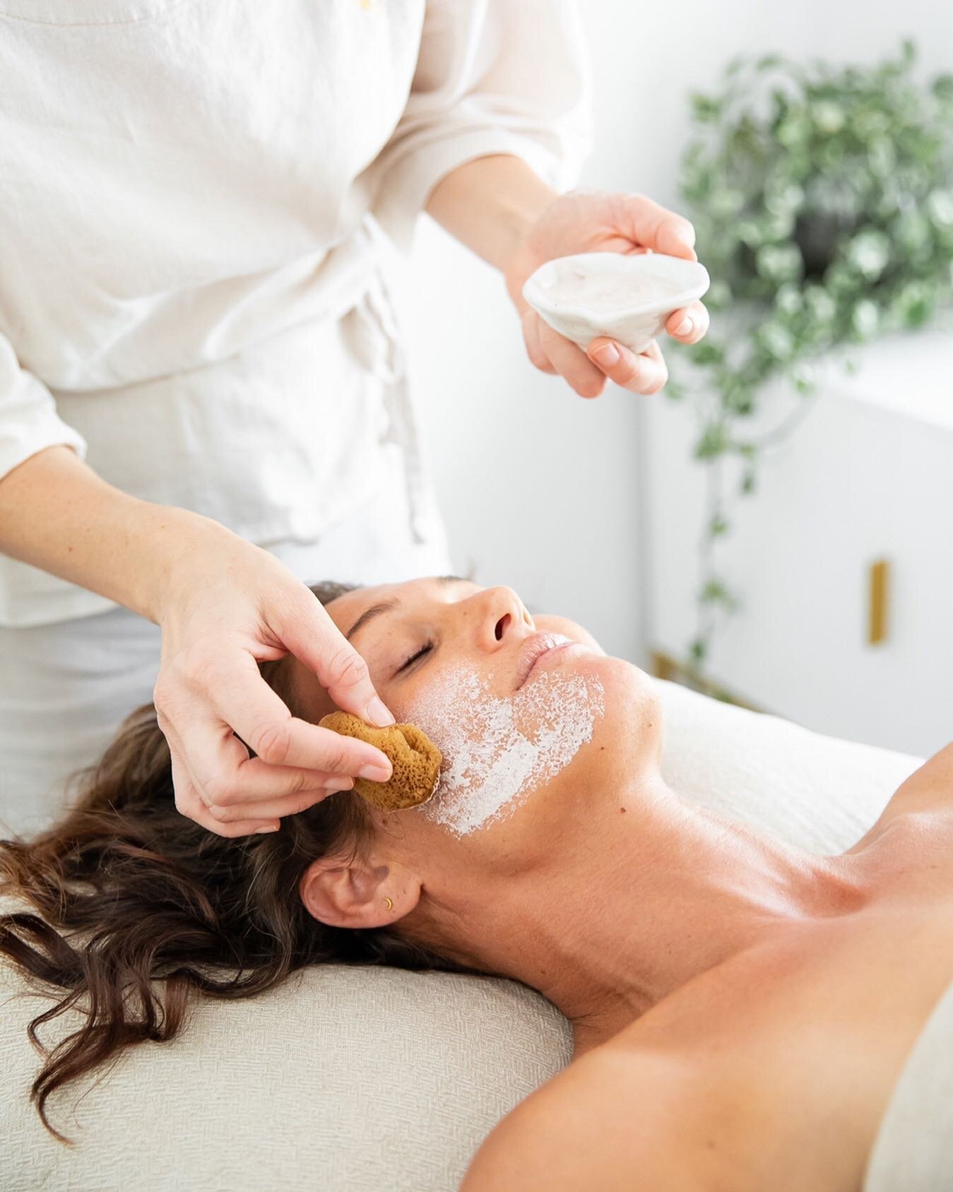 Photos for new treatment menu at @earthandskin 🤍🌿

I have worked with Earth and Skin for 4 years or so and it&rsquo;s so amazing to see them grow every time I&rsquo;m there. We do regular content shoots to keep the website and socials up to date. W