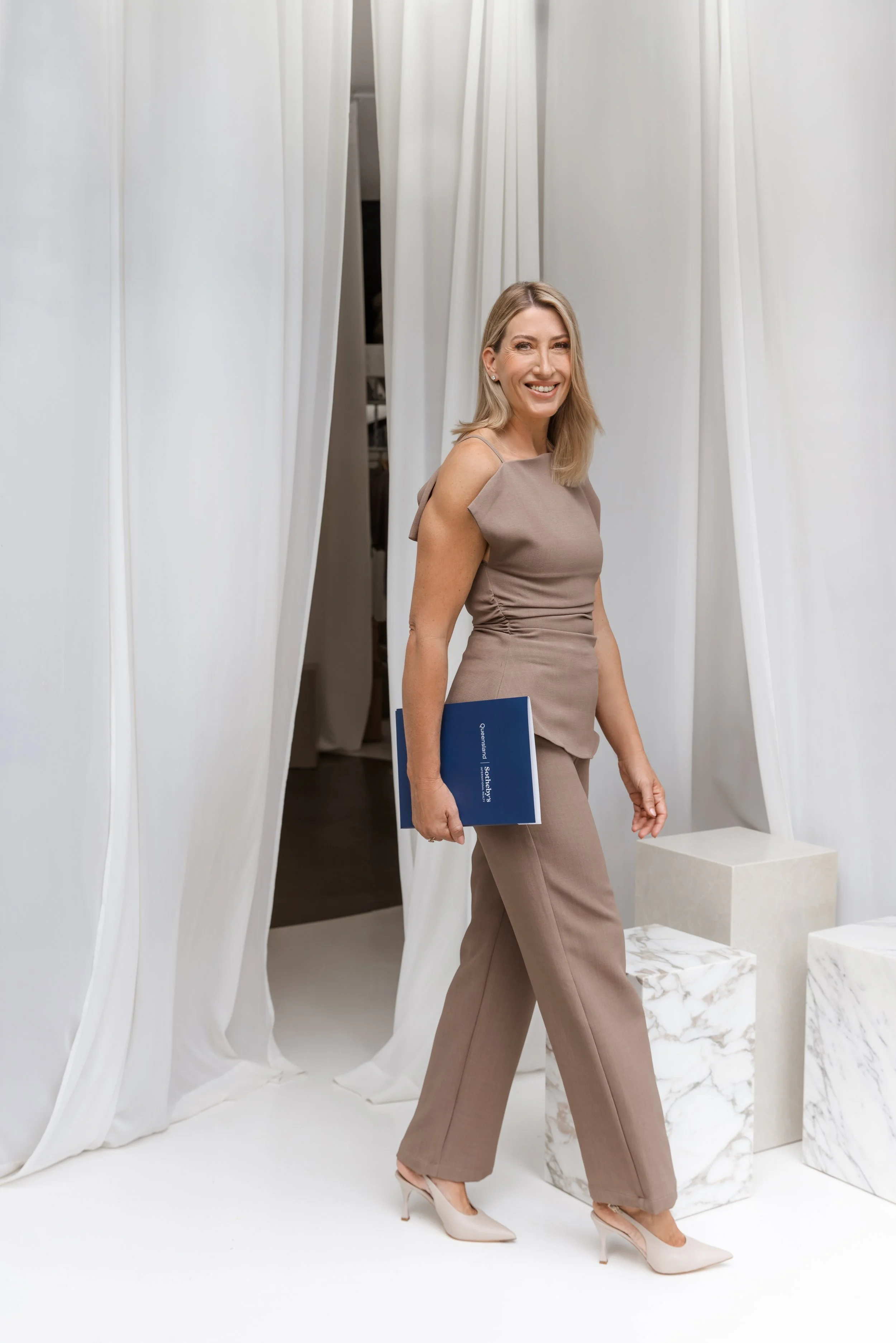 Lynn Milsom by Chasing Studio_ select -11_1.jpg