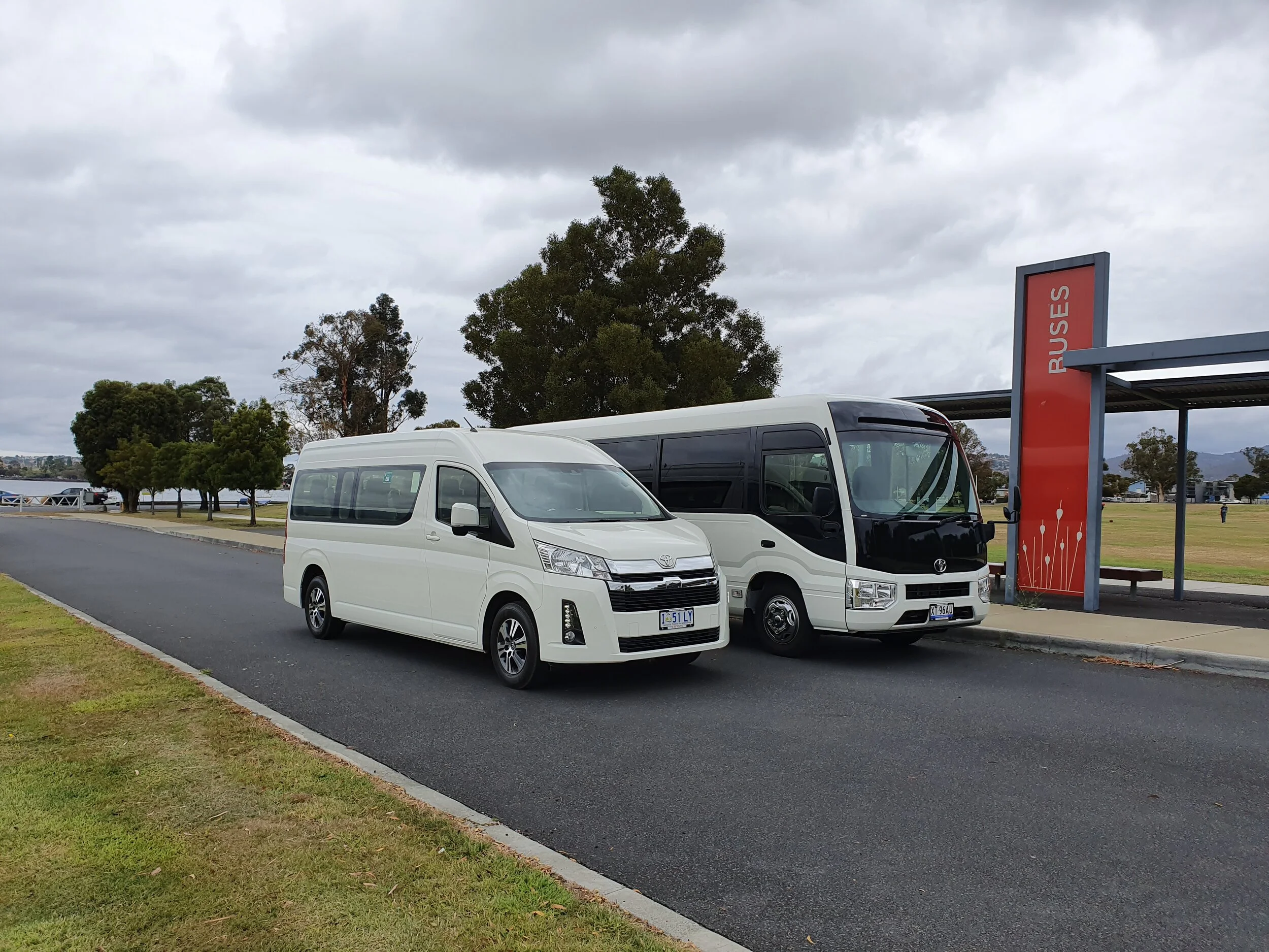 Luxury Car Hire & Touring 2 11 People